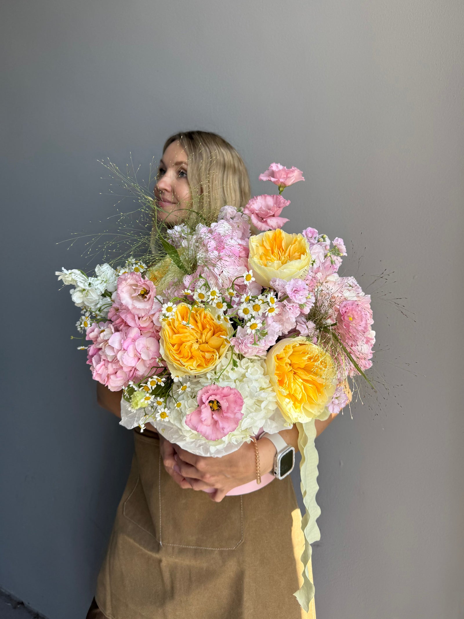Flower Box “Sunny Side” — garden roses, hydrangea, daisies