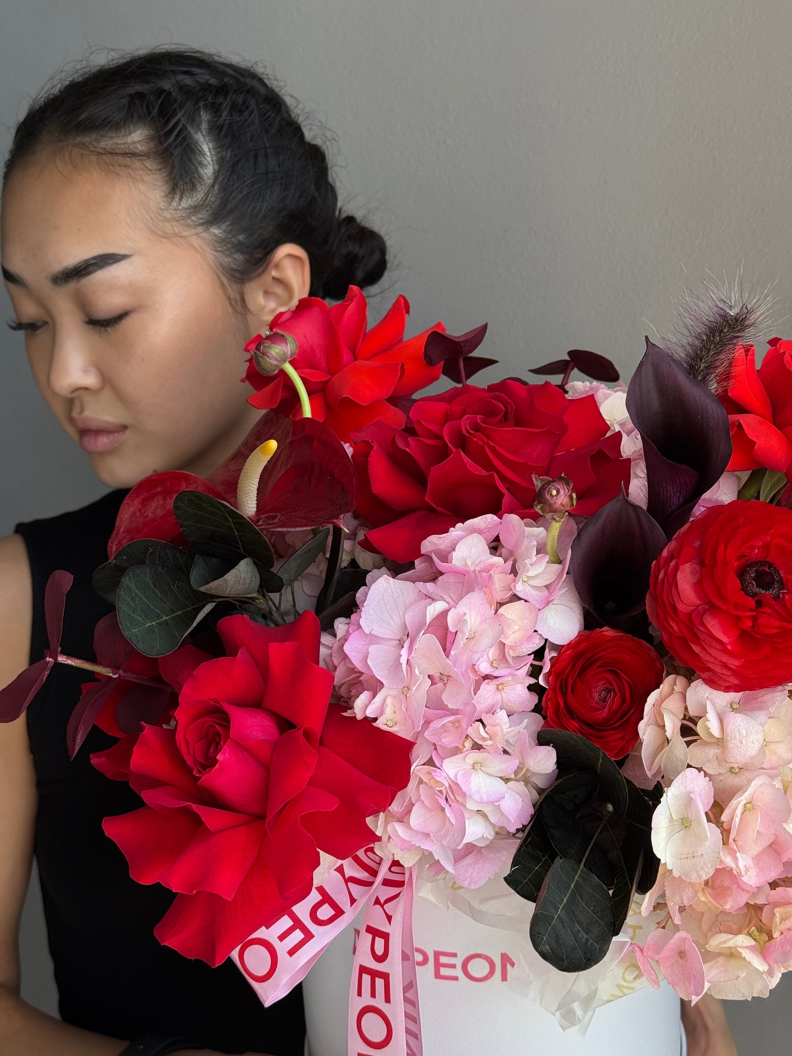 Flower Box “Aftertaste” — roses, ranunculus, hydrangea, calla lilies