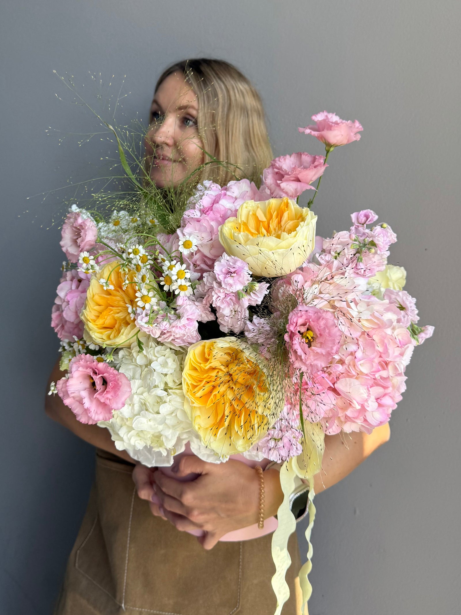 Flower Box “Sunny Side” — garden roses, hydrangea, daisies