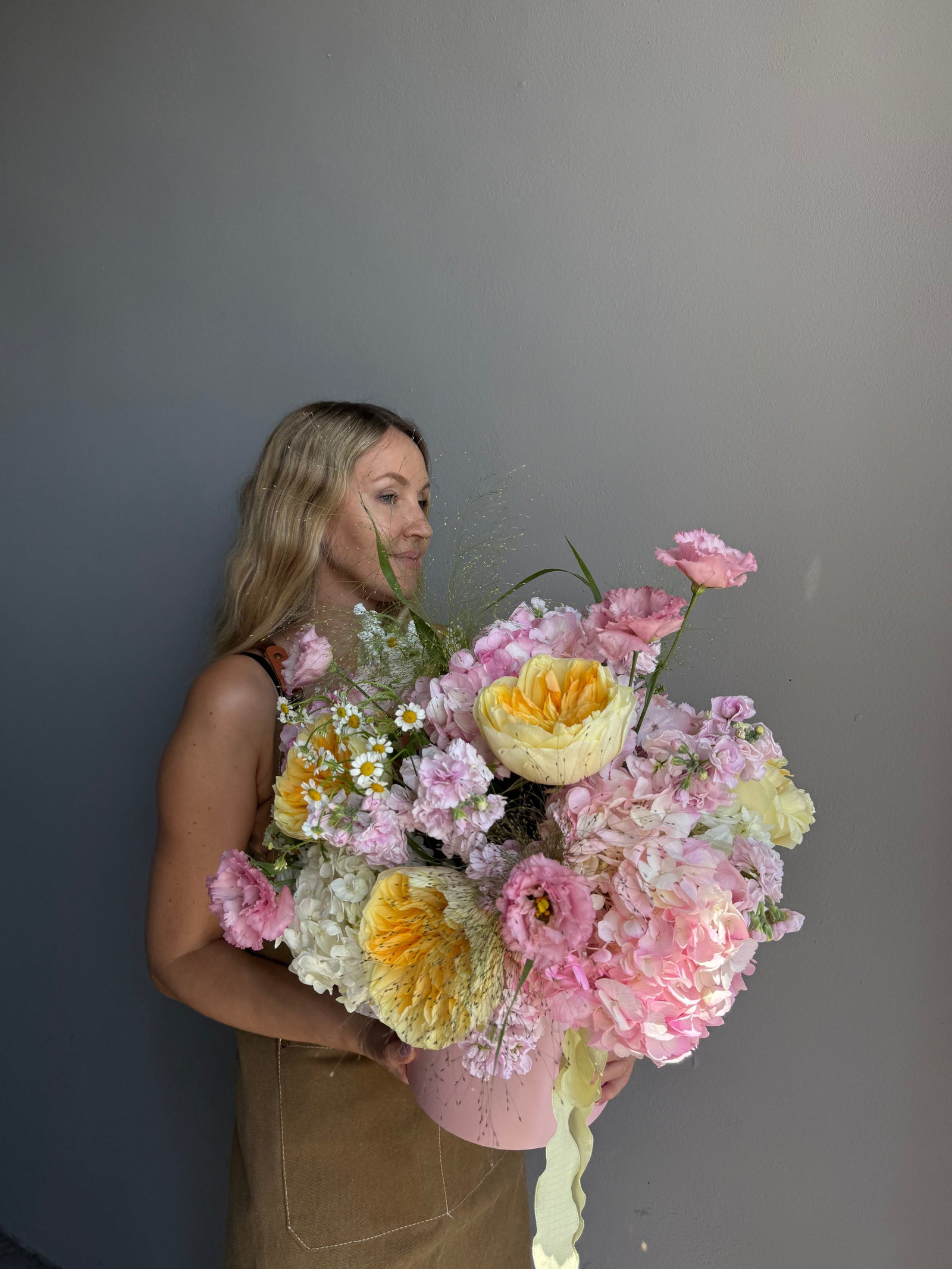Flower Box “Sunny Side” — garden roses, hydrangea, daisies