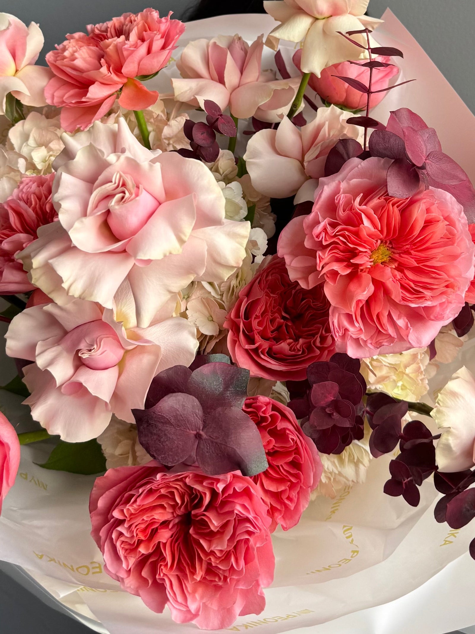 Bouquet “Slow Fire” — expression roses, roses, eucalyptus