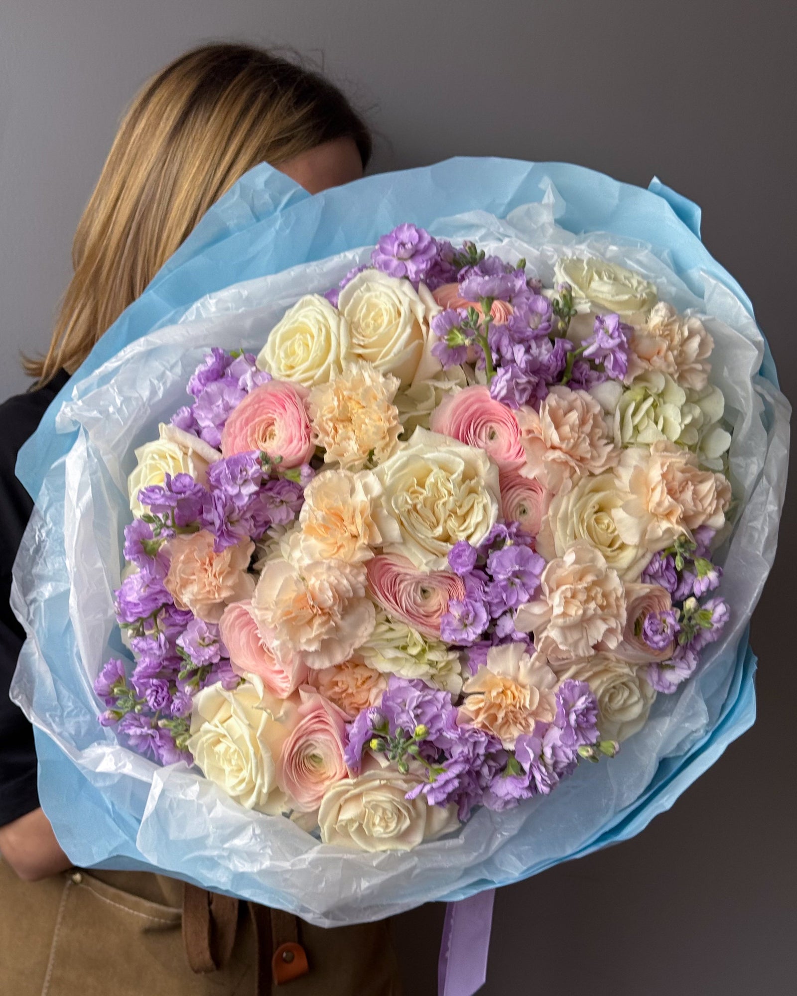 Bouquet "Cream Dream Team" - Ranunculuses, garden roses, stock