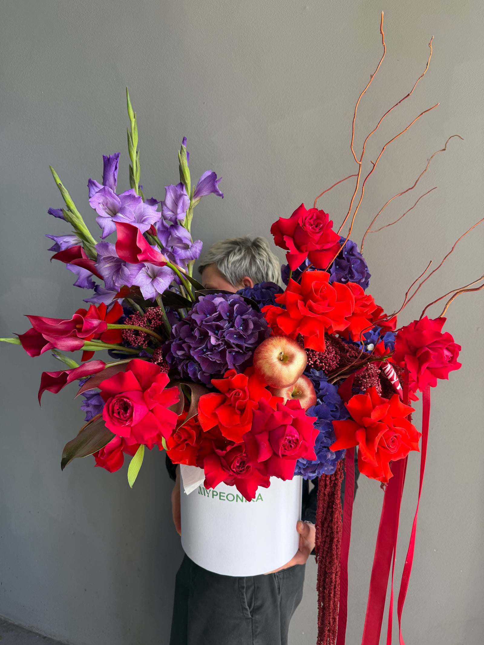 Flower Box “Drama Queen” — hydrangea, rose, amaranthus, gladiolus, decorative apple