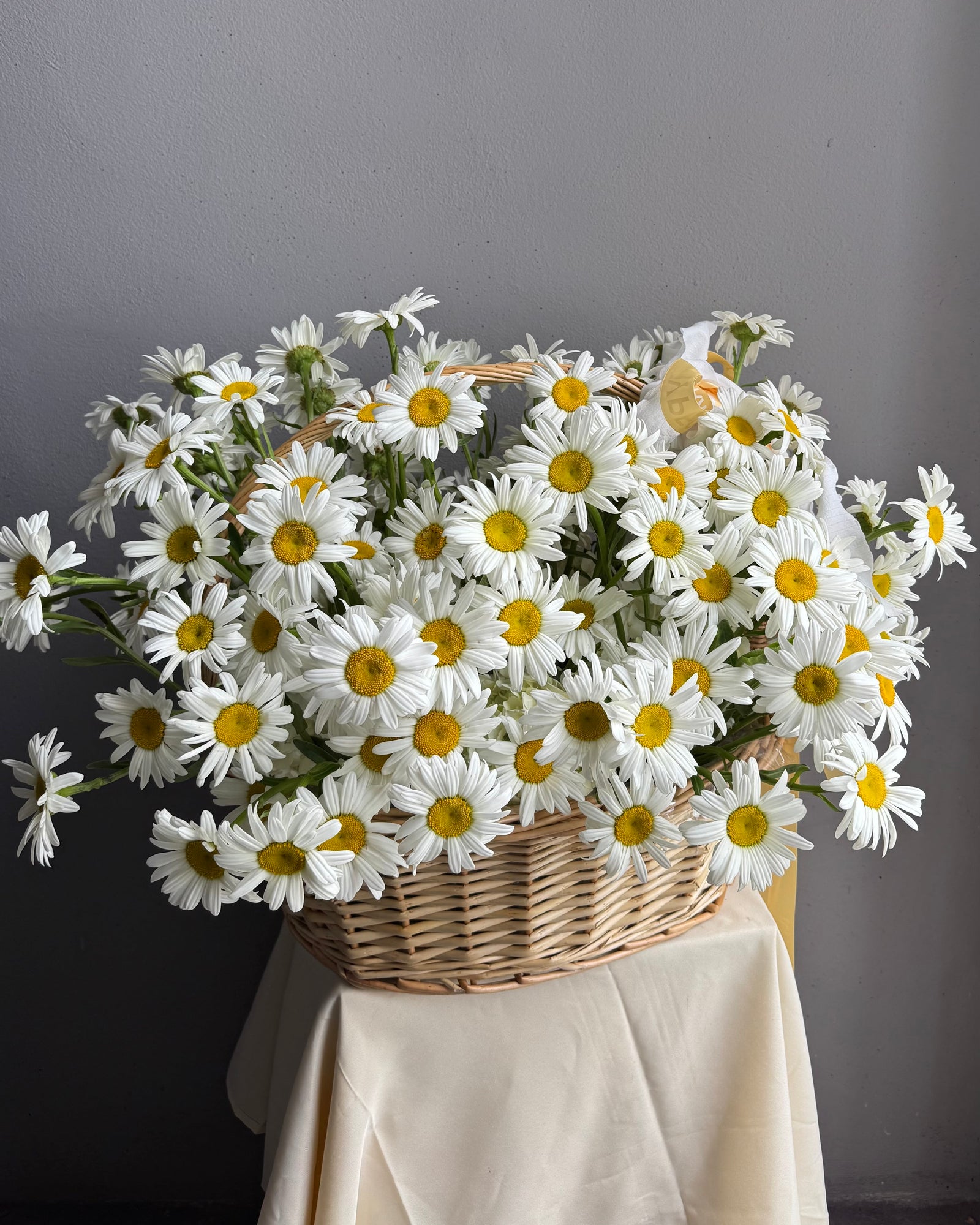 Grande Flower Basket with Daisies