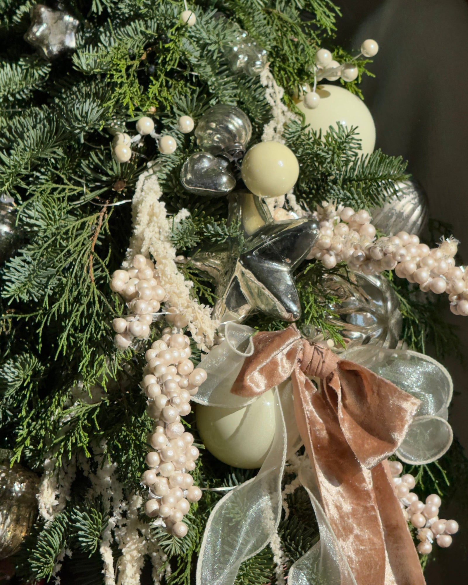 Christmas tree “Brûlée Cream”