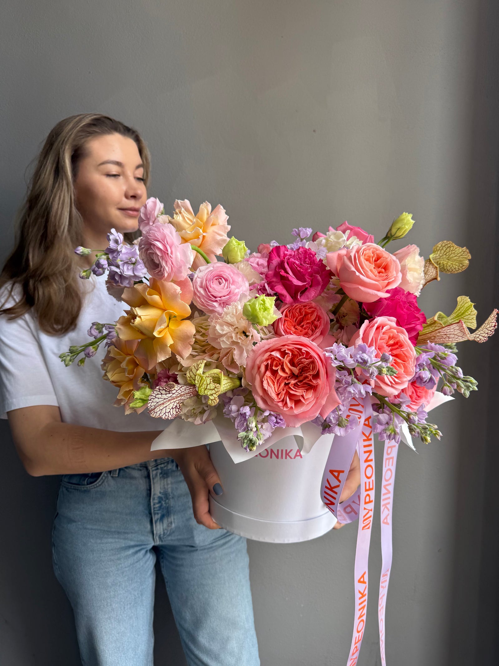 Flower Box "Dopamine" - roses, lisianthus, hydrangea, delphinium