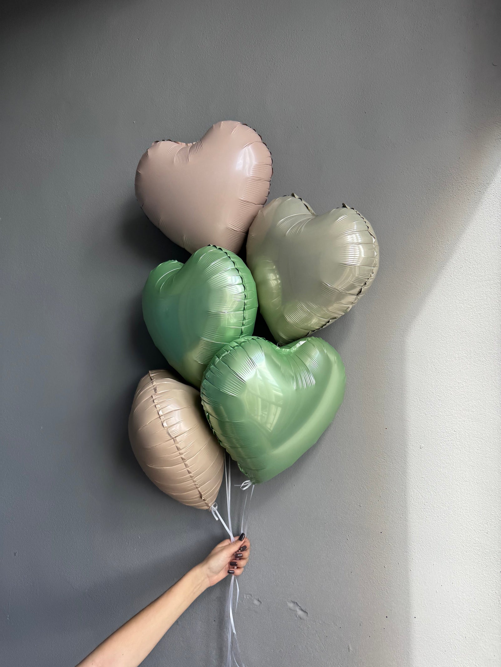 BALLOONS "BEIGE &amp; GREEN HEARTS"