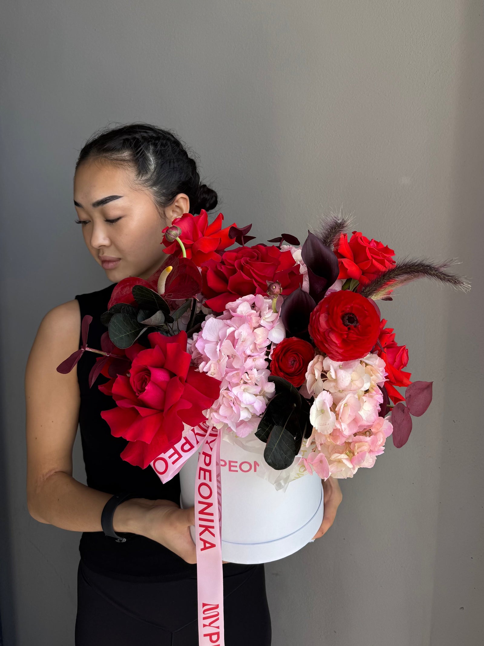 Flower Box “Aftertaste” — roses, ranunculus, hydrangea, calla lilies