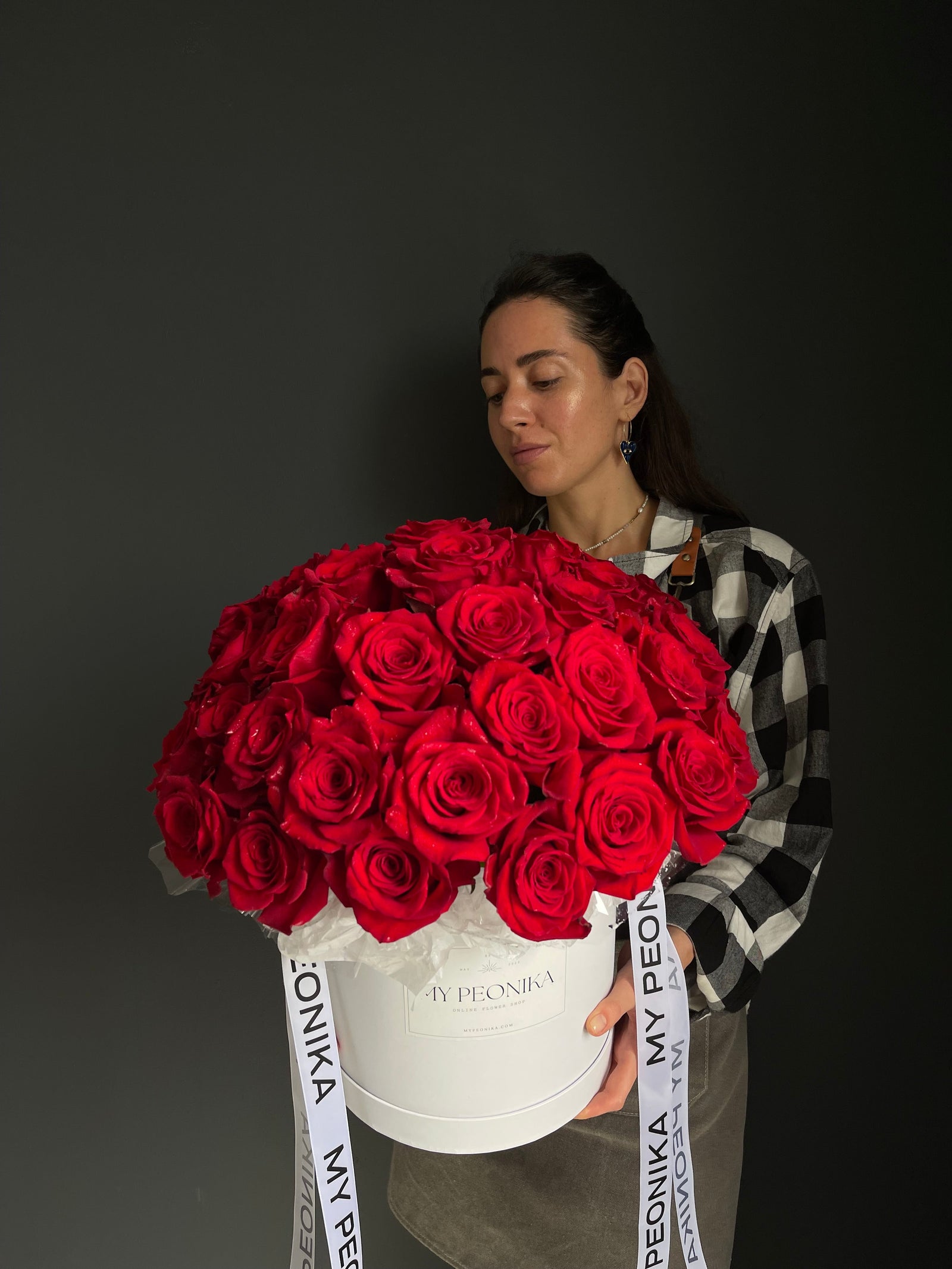 Flower Box "Freedom" - classic red roses