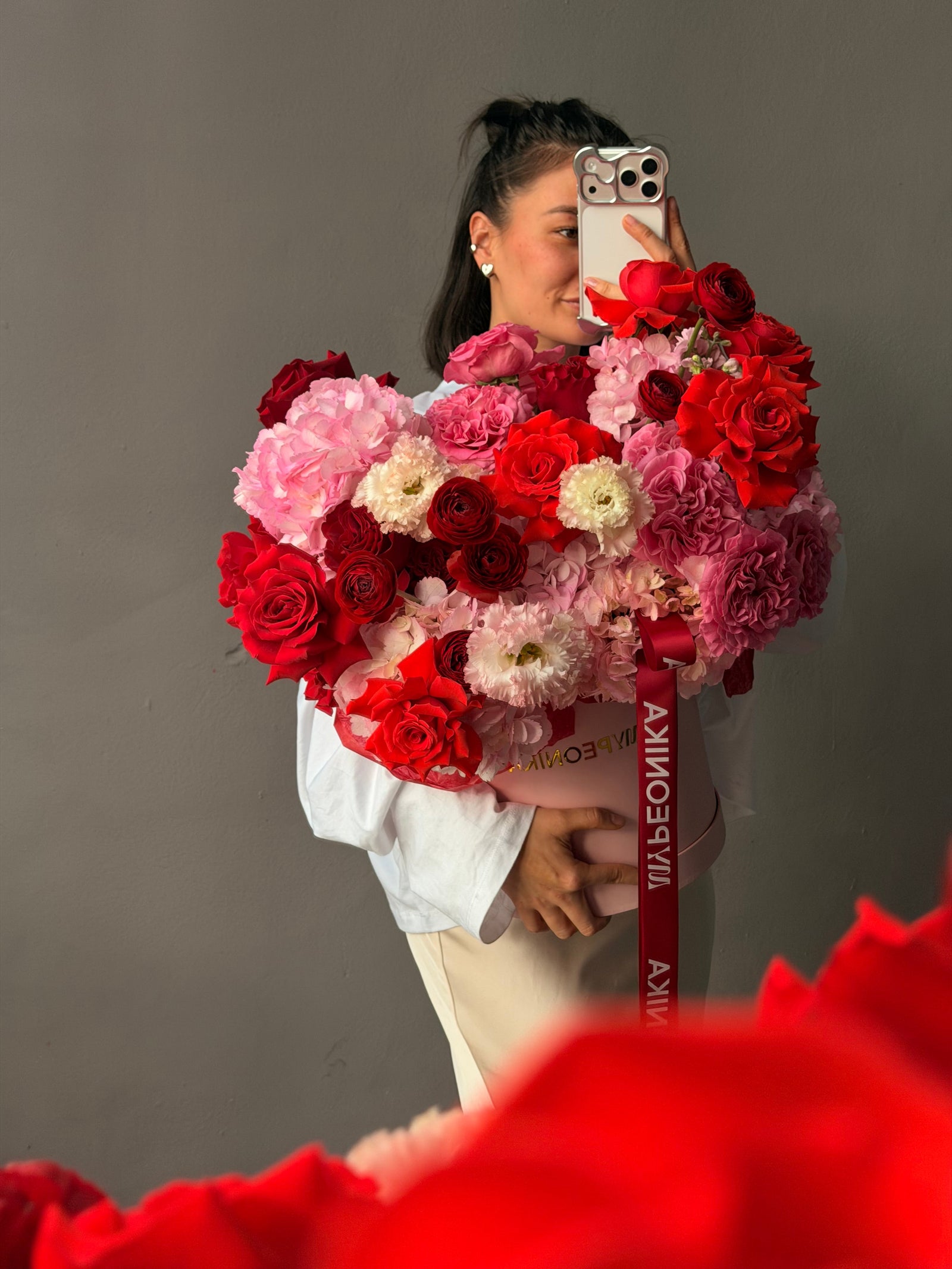 Flower Box “Kiss Kiss” — ranunculus, rose, hydrangea