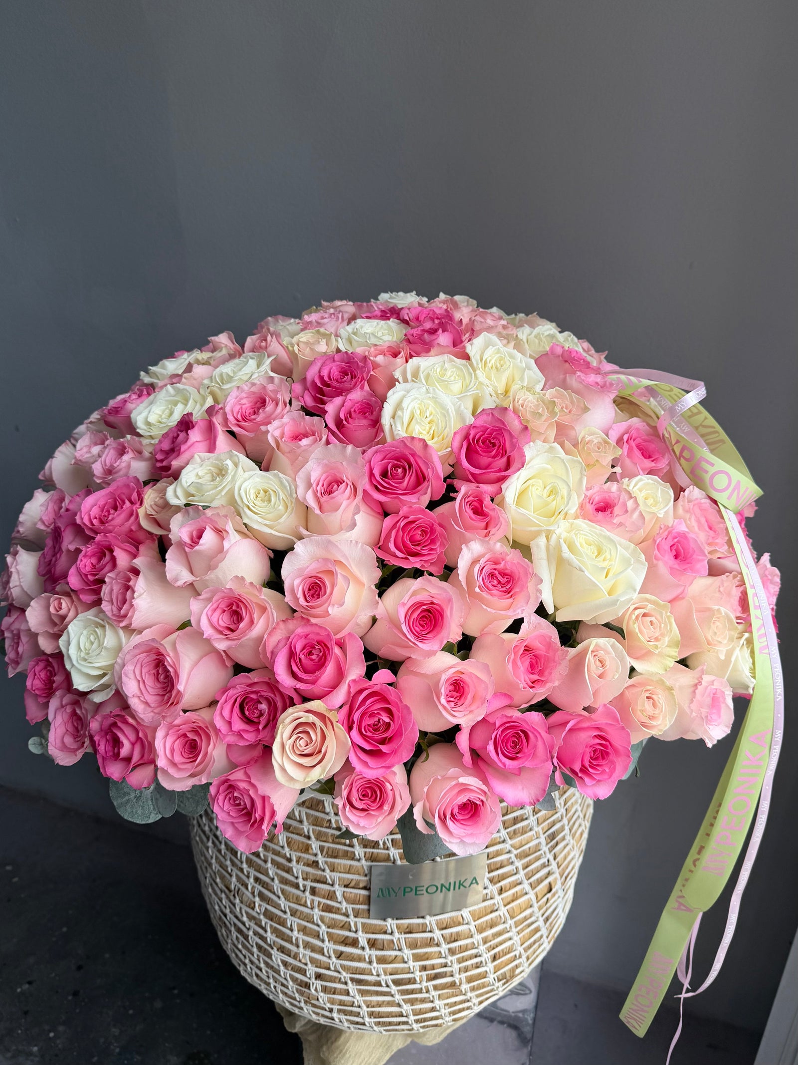 Flower Basket “Pink Pony Club” - 150 mixed roses