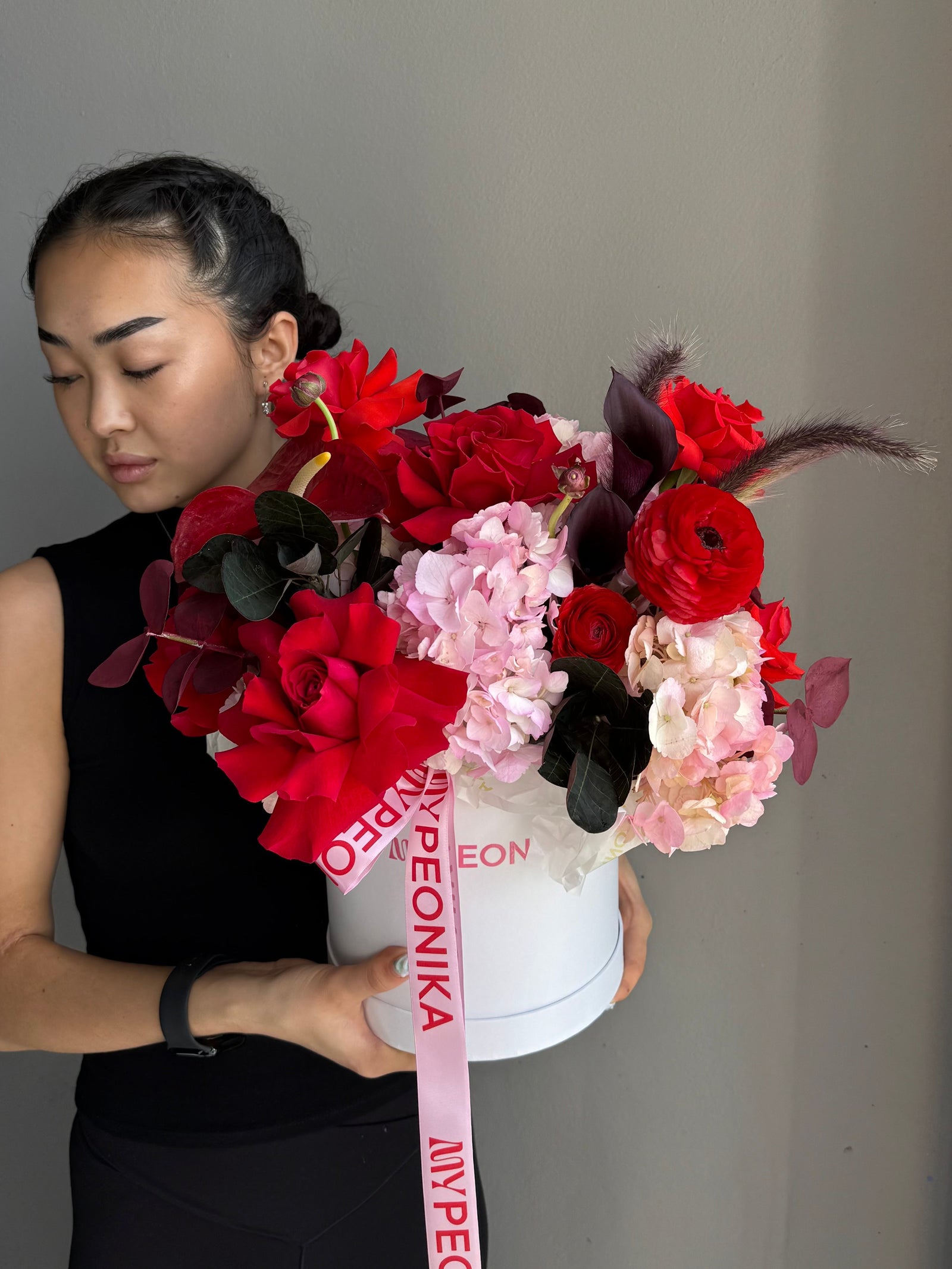Flower Box “Aftertaste” — roses, ranunculus, hydrangea, calla lilies