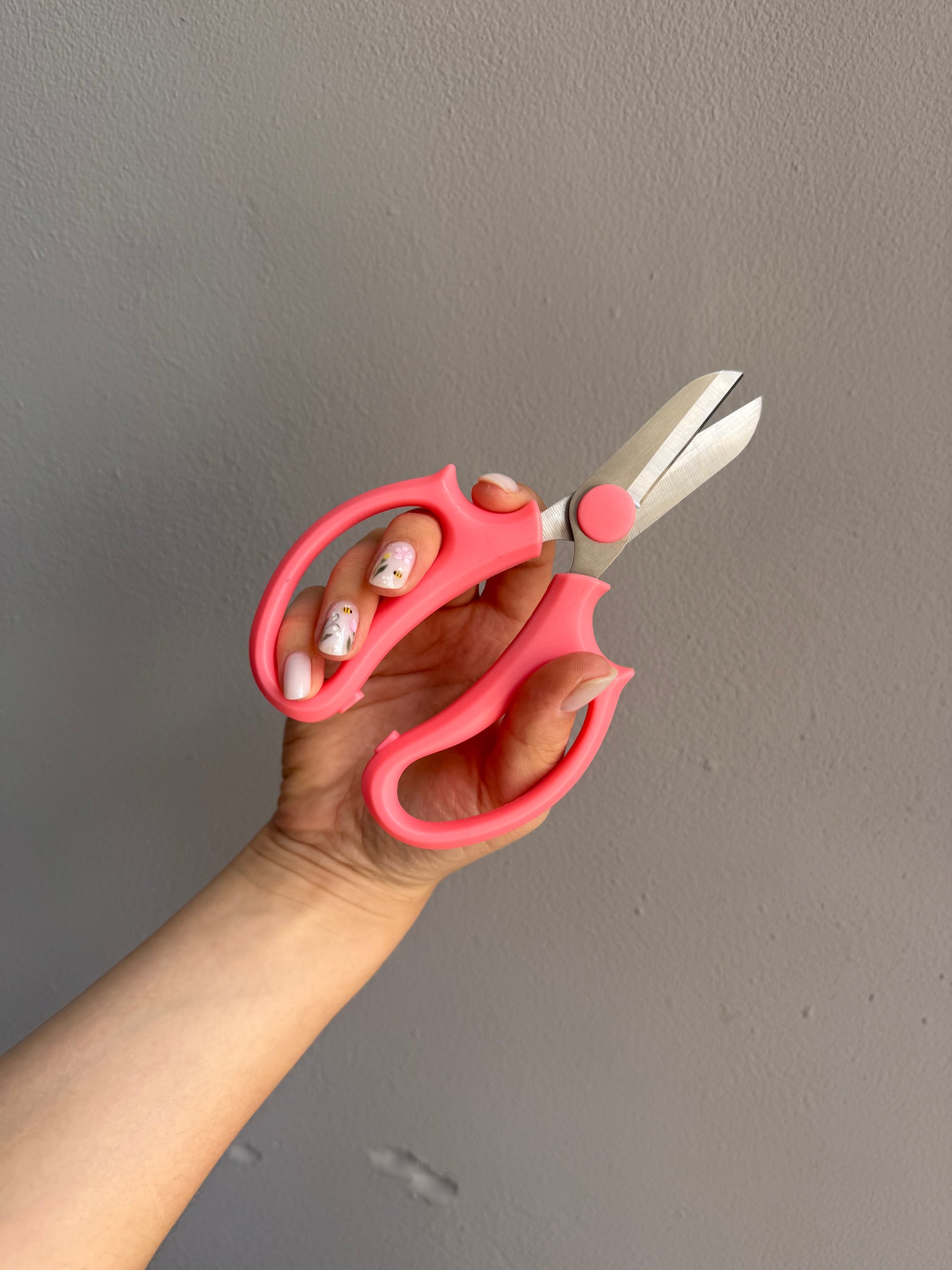 Floral Scissors — pink / green