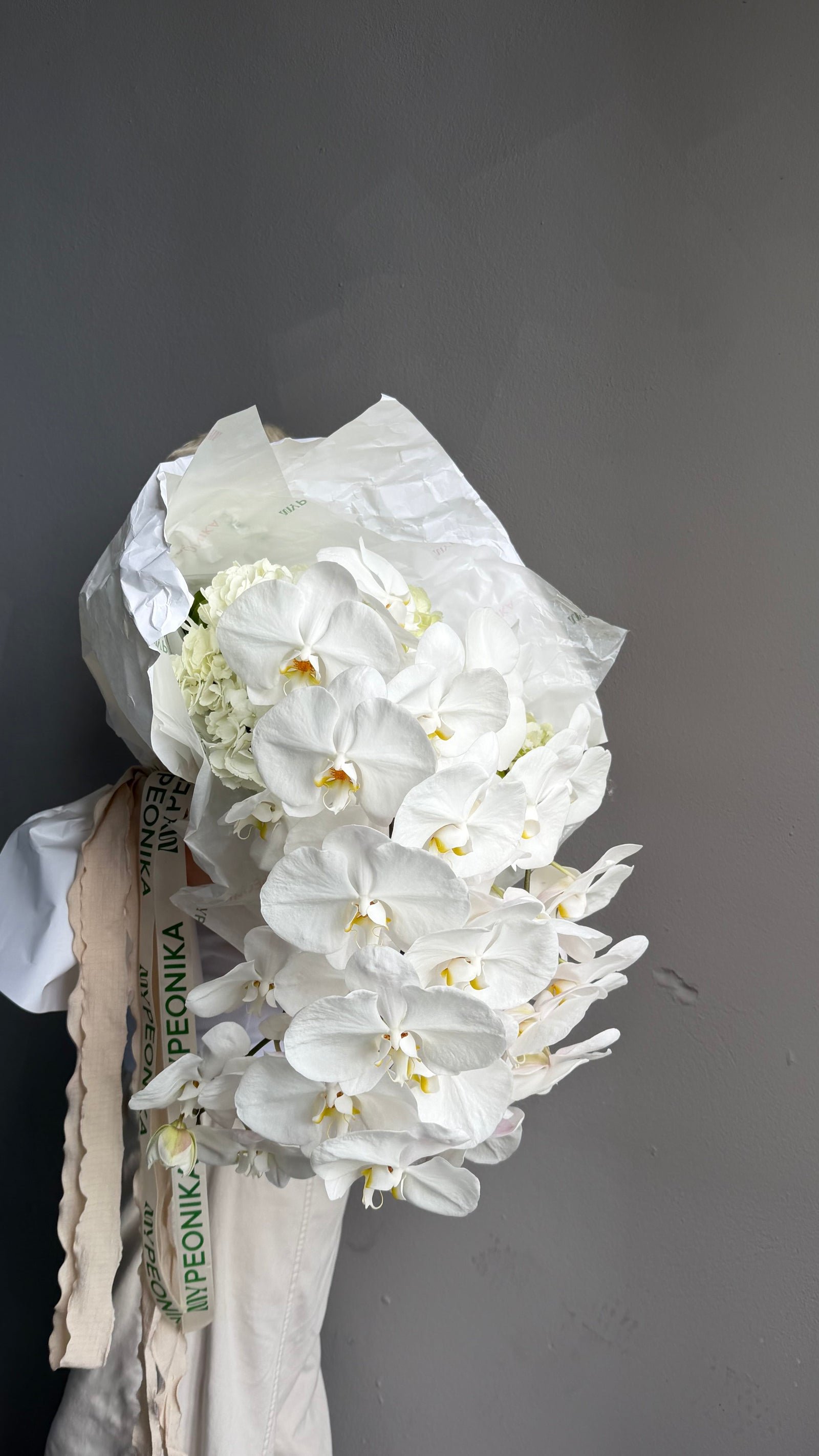 Bouquet “Quiet Luxury” — orchids