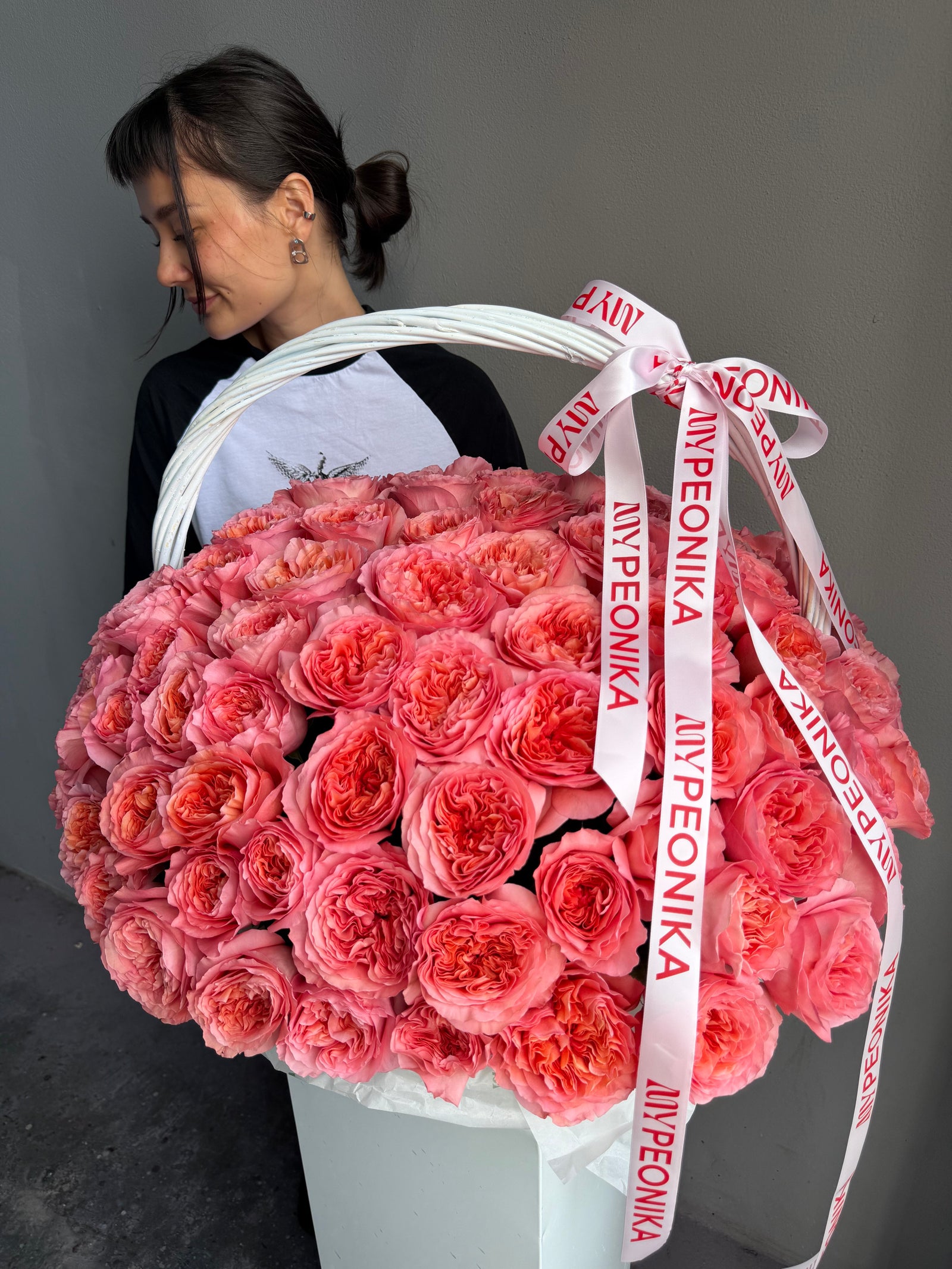 Flower Basket “Pink Happens” — Pink Expression roses