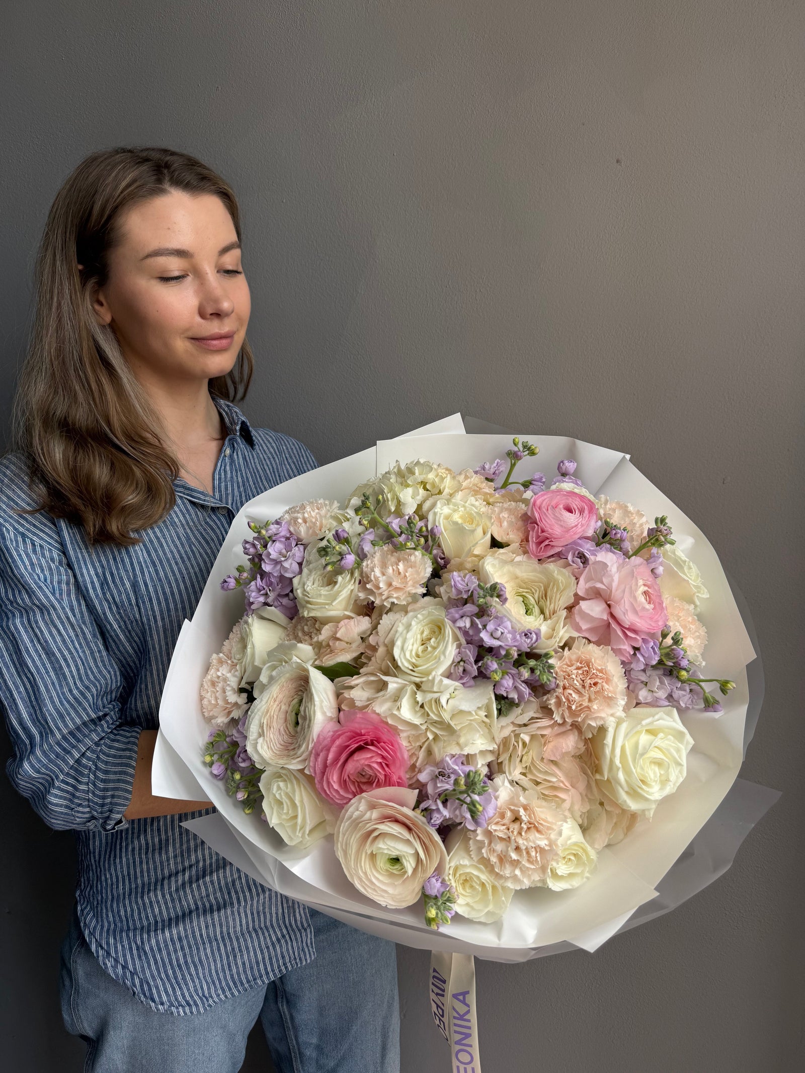 Bouquet "Cream Dream Team" - Ranunculuses, garden roses, stock