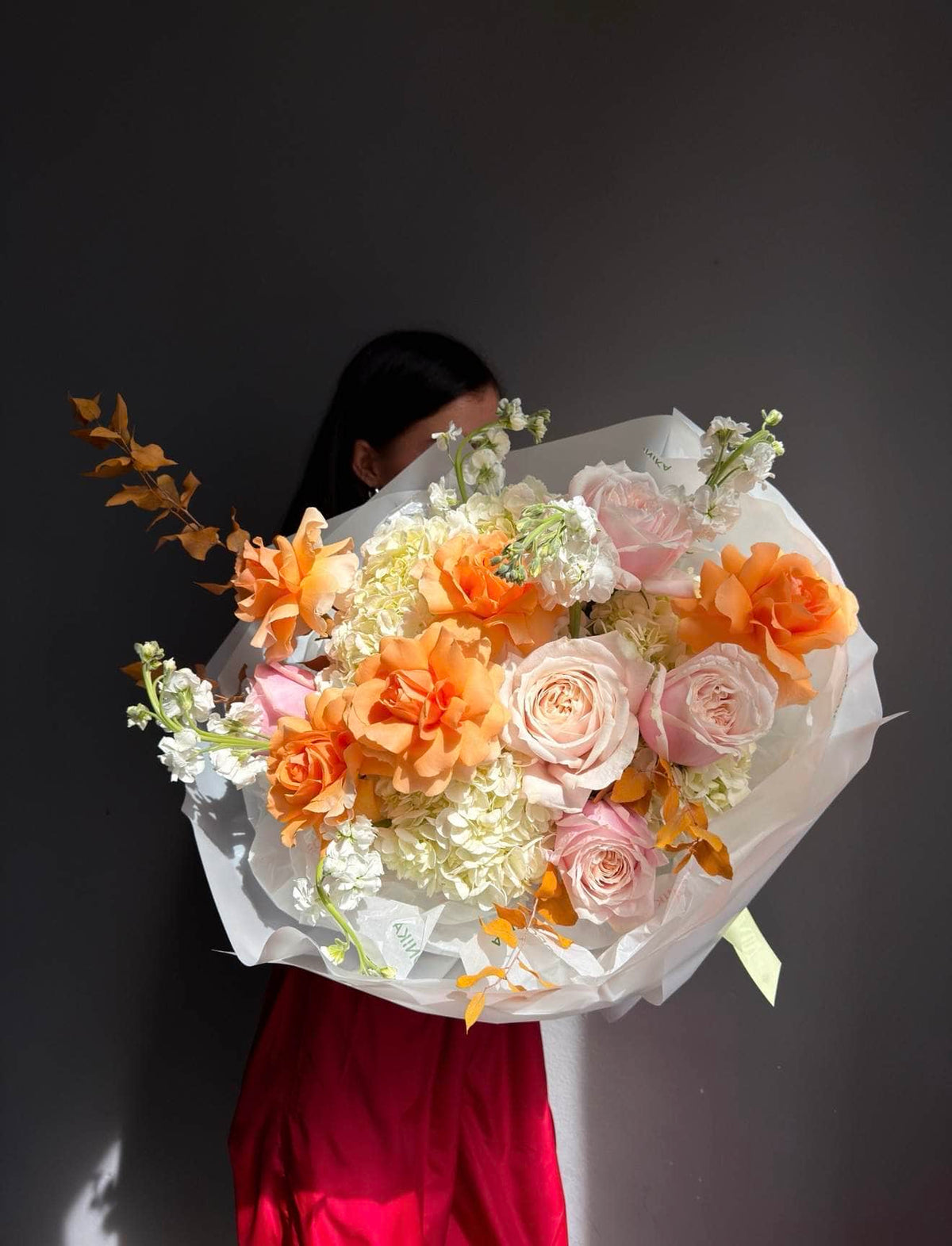 Bouquet “October Kiss” — hydrangea, roses, stock flowers