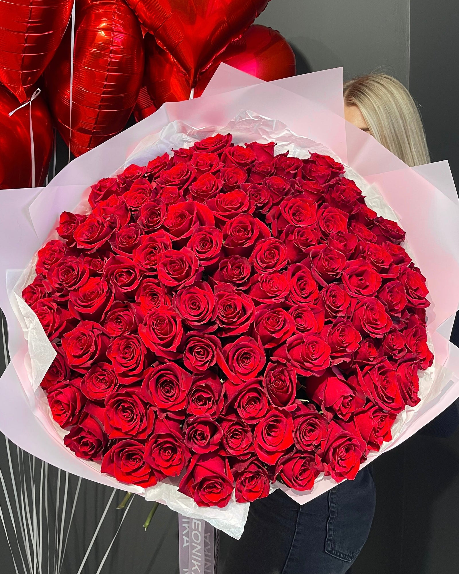 Bouquet "Explorer" - 100 red roses