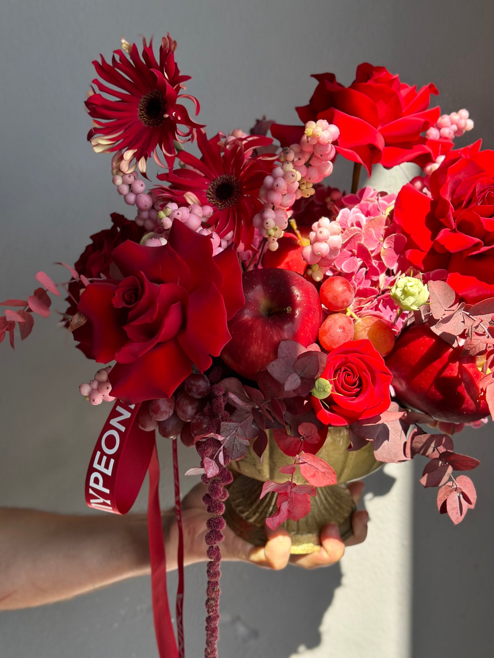 Flower arrangement “Red Apple” in the golden vase
