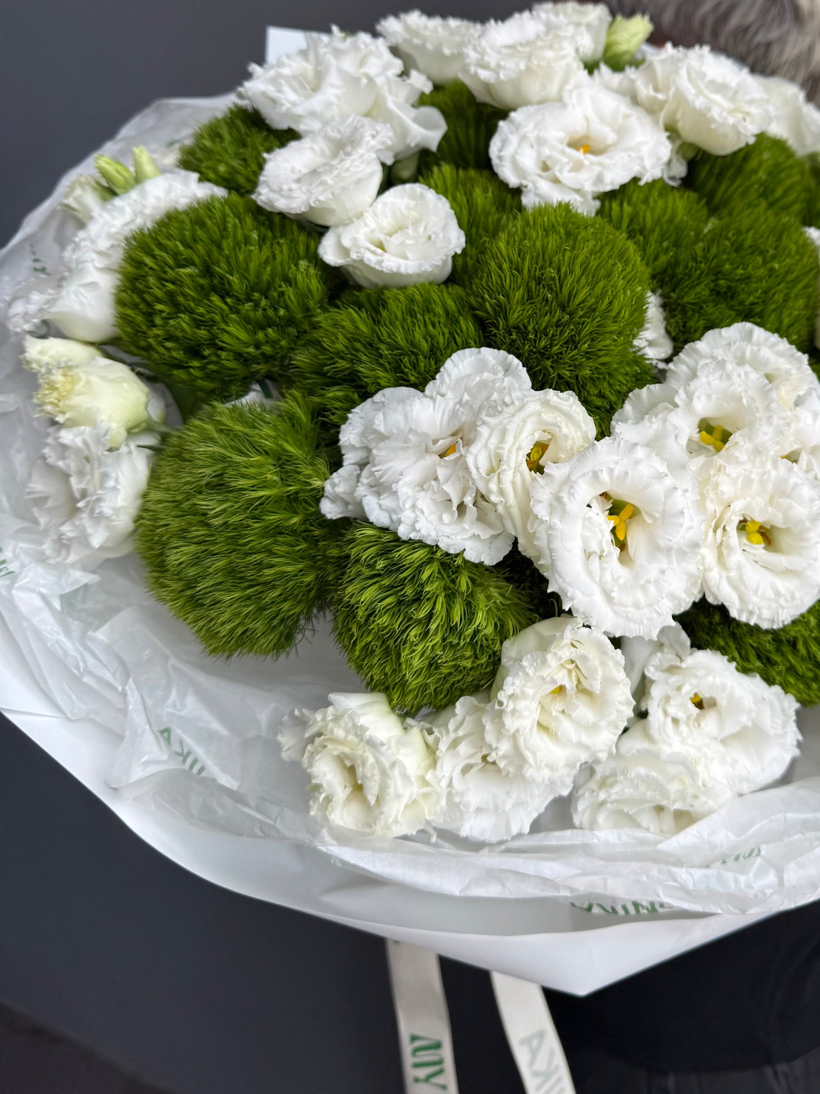Bouquet “The Icon” — Lisianthus, Green Trick dianthus