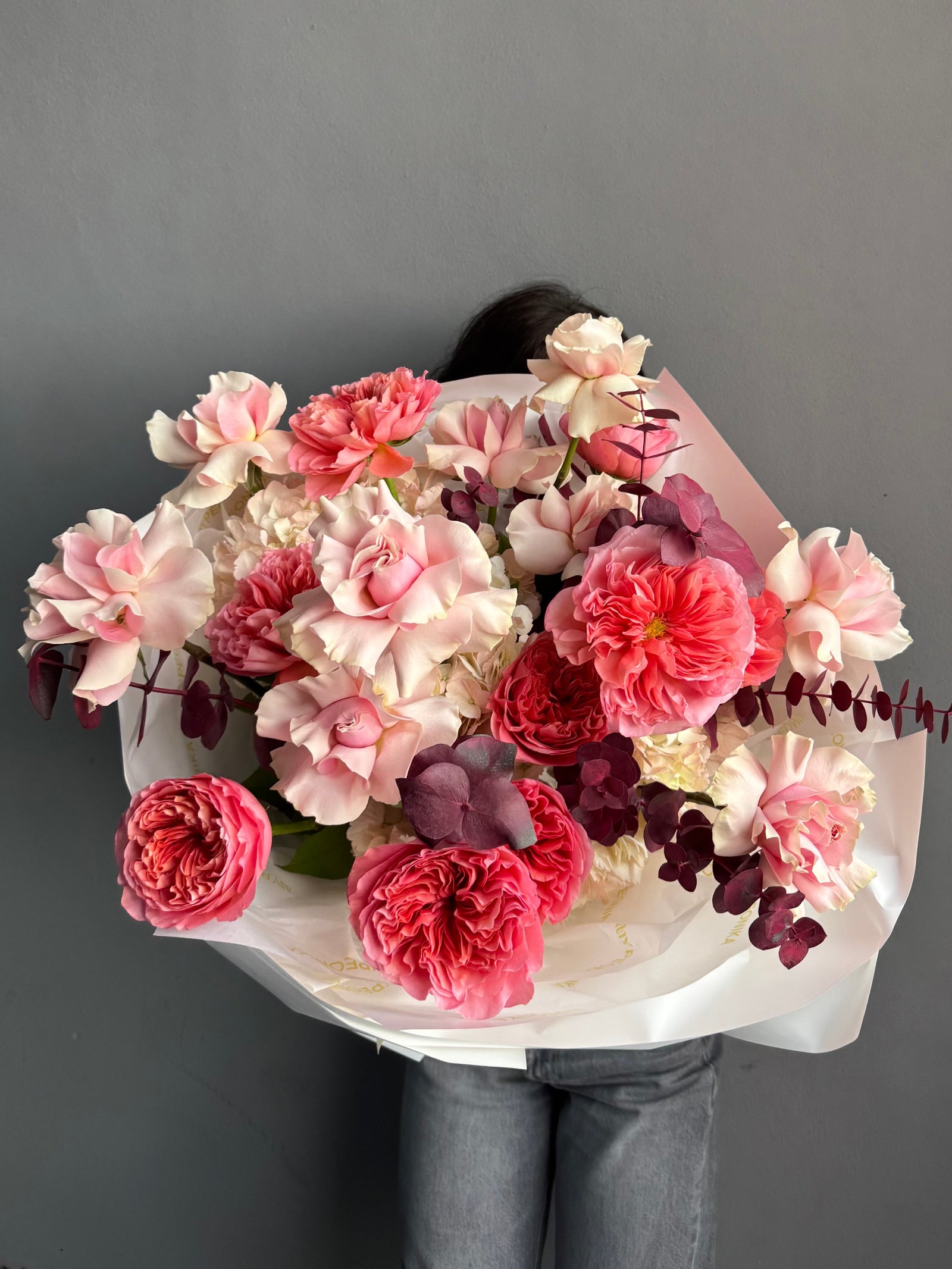 Bouquet “Slow Fire” — expression roses, roses, eucalyptus