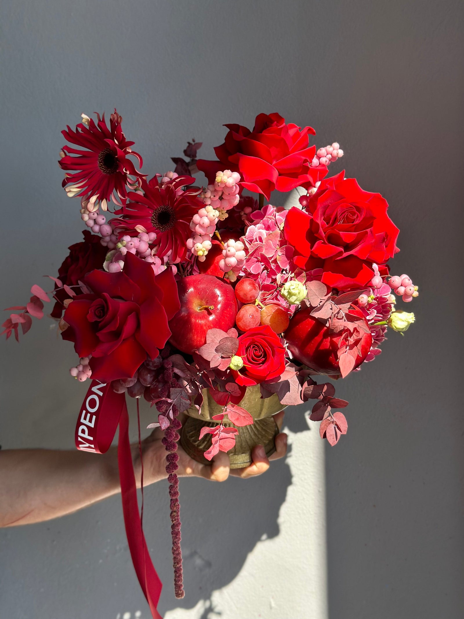 Flower arrangement “Red Apple” in the golden vase