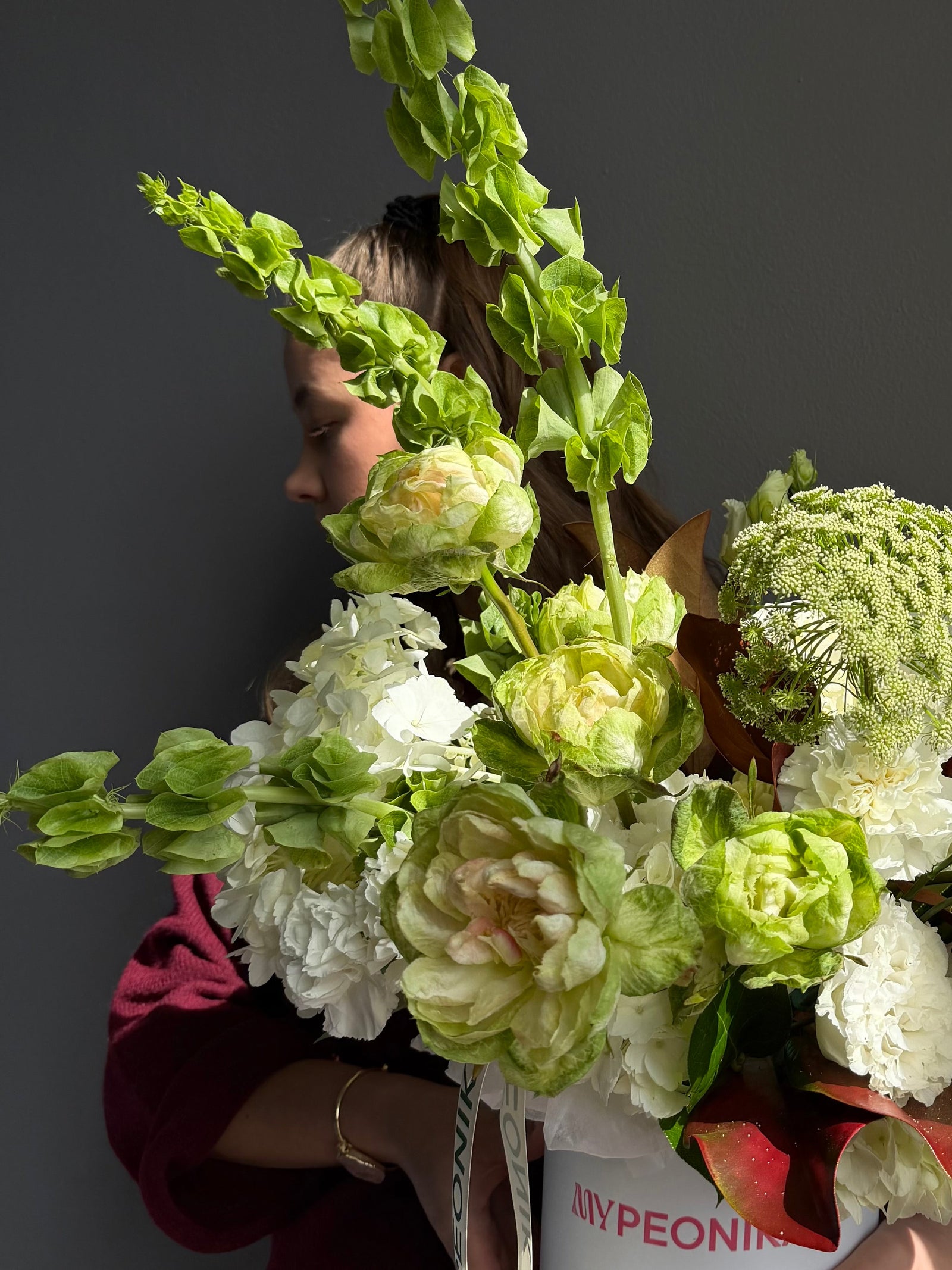 Flower Box “Urban Jungle Chic” — rose veggie, hydrangea, anthurium