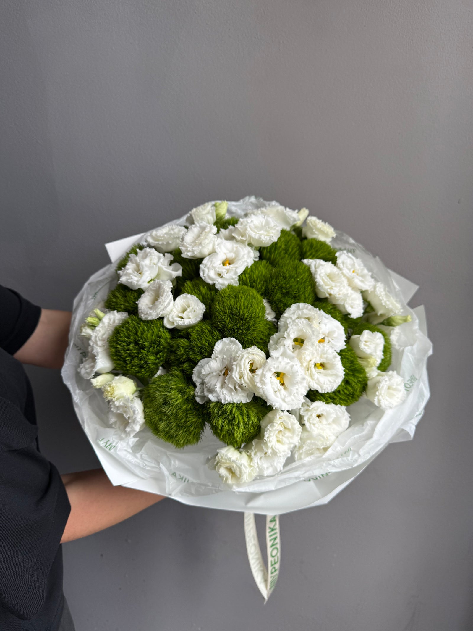 Bouquet “The Icon” — Lisianthus, Green Trick dianthus