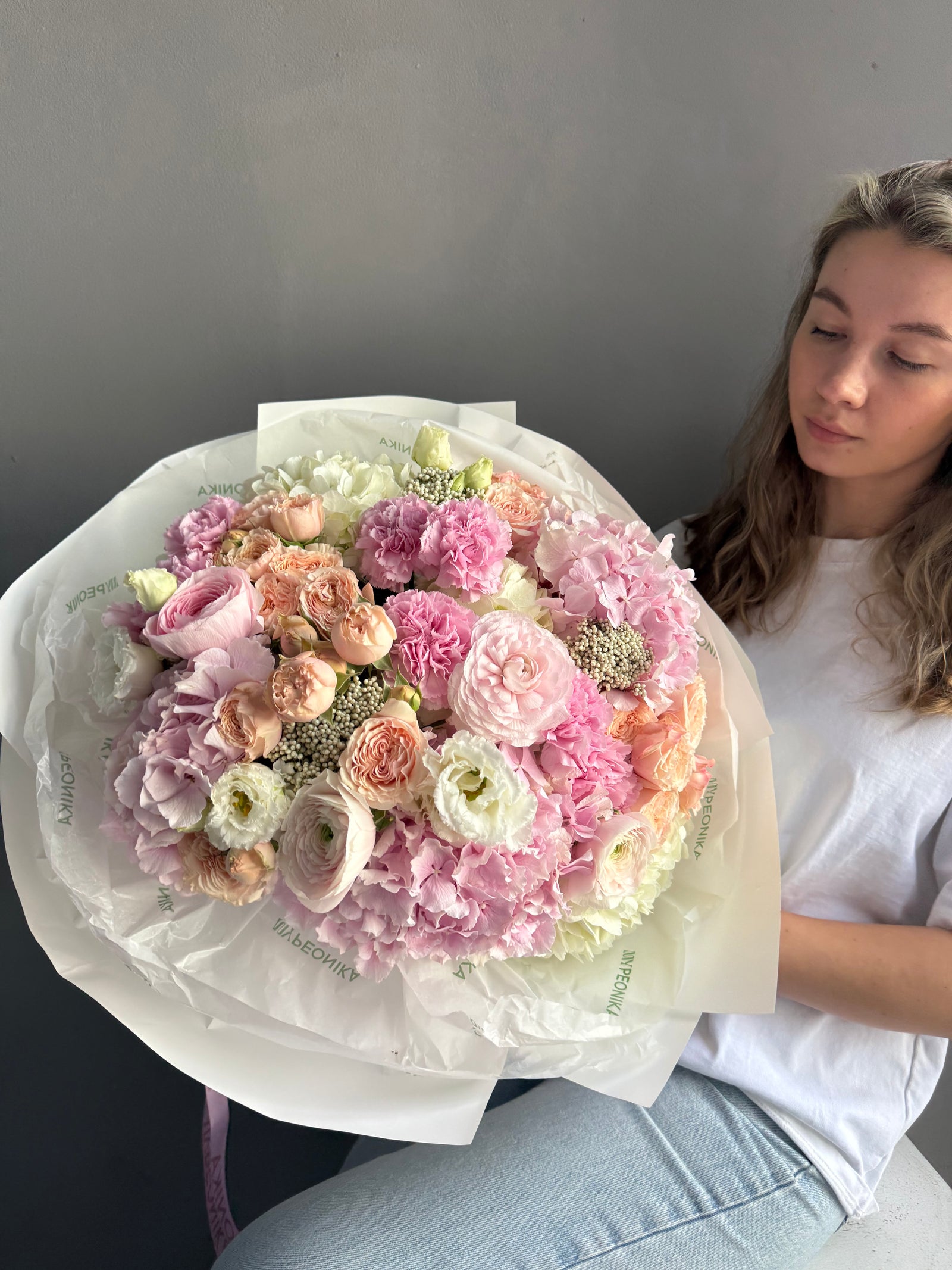Bouquet “Pink Champagne” — ranunculus, hydrangea, garden roses, lisianthus