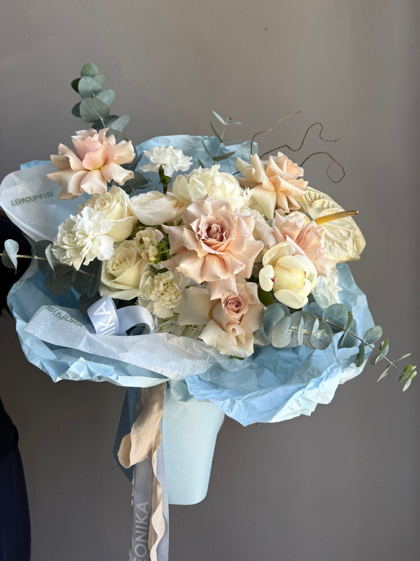 Bouquet “Summer Breeze” — roses, ranunculus, peonies, anthuriums