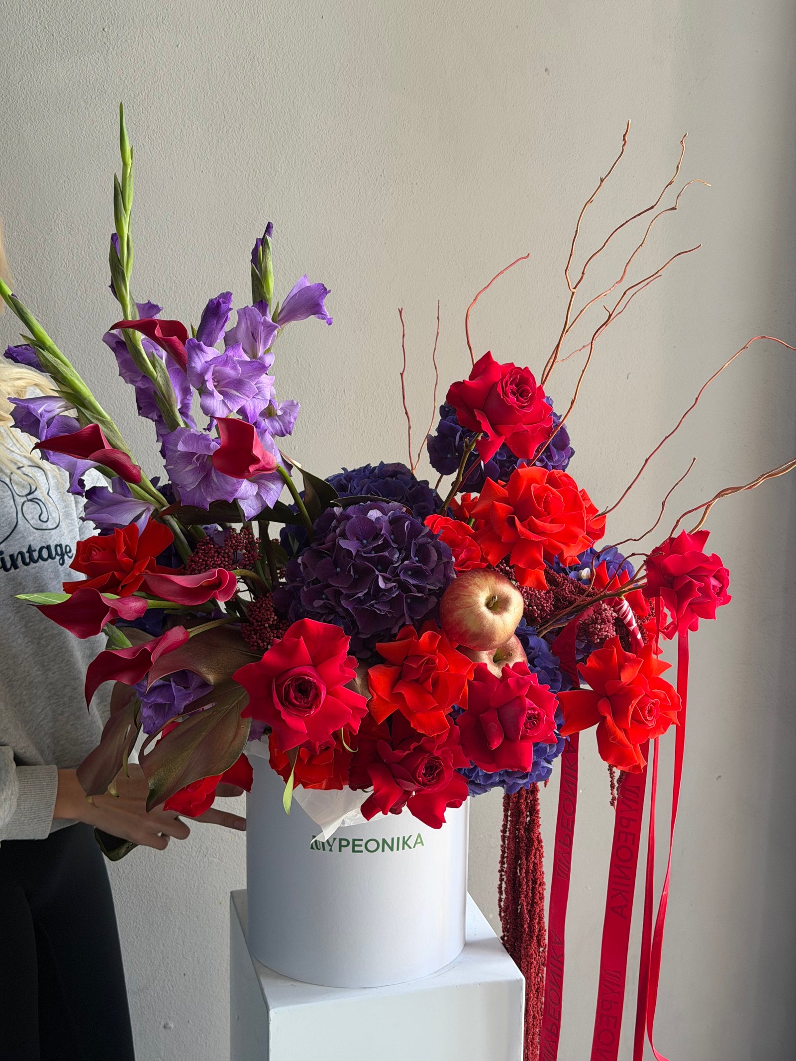 Flower Box “Drama Queen” — hydrangea, rose, amaranthus, gladiolus, decorative apple