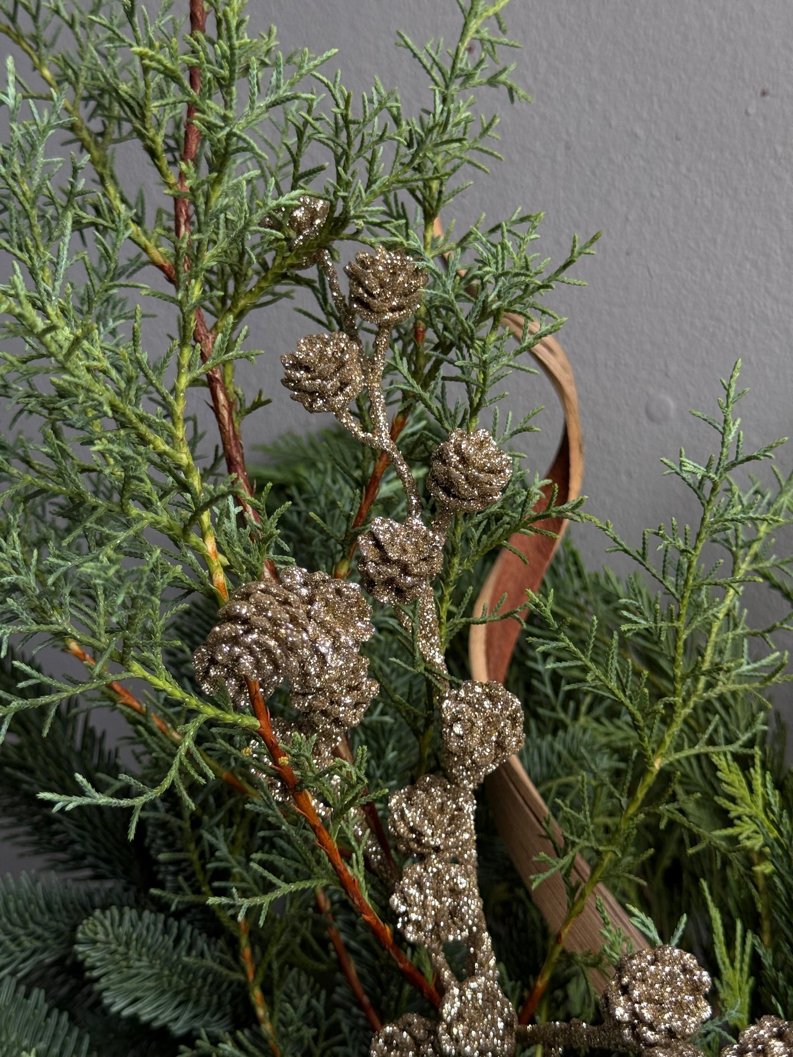 Christmas Arrangement in a Vase “Honey Baby”