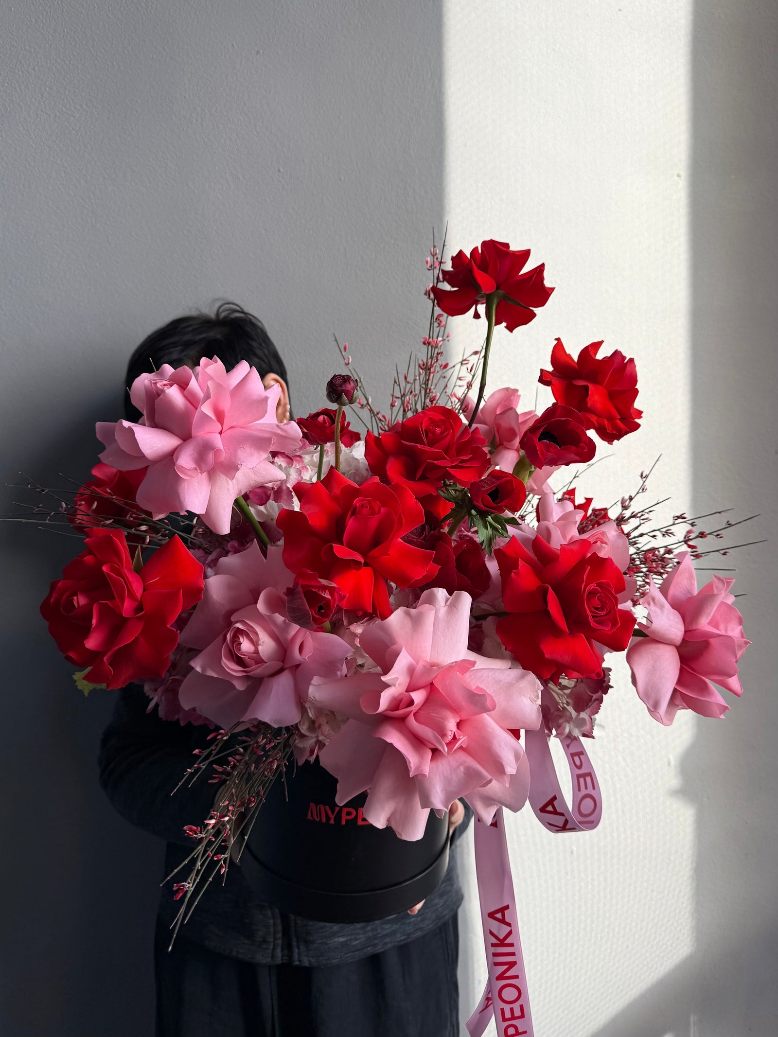 Valentine’s Box “Flirt &amp; Fire” — French roses, anemones, genista
