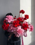 Valentine’s Box “Flirt & Fire” — French roses, anemones, genista
