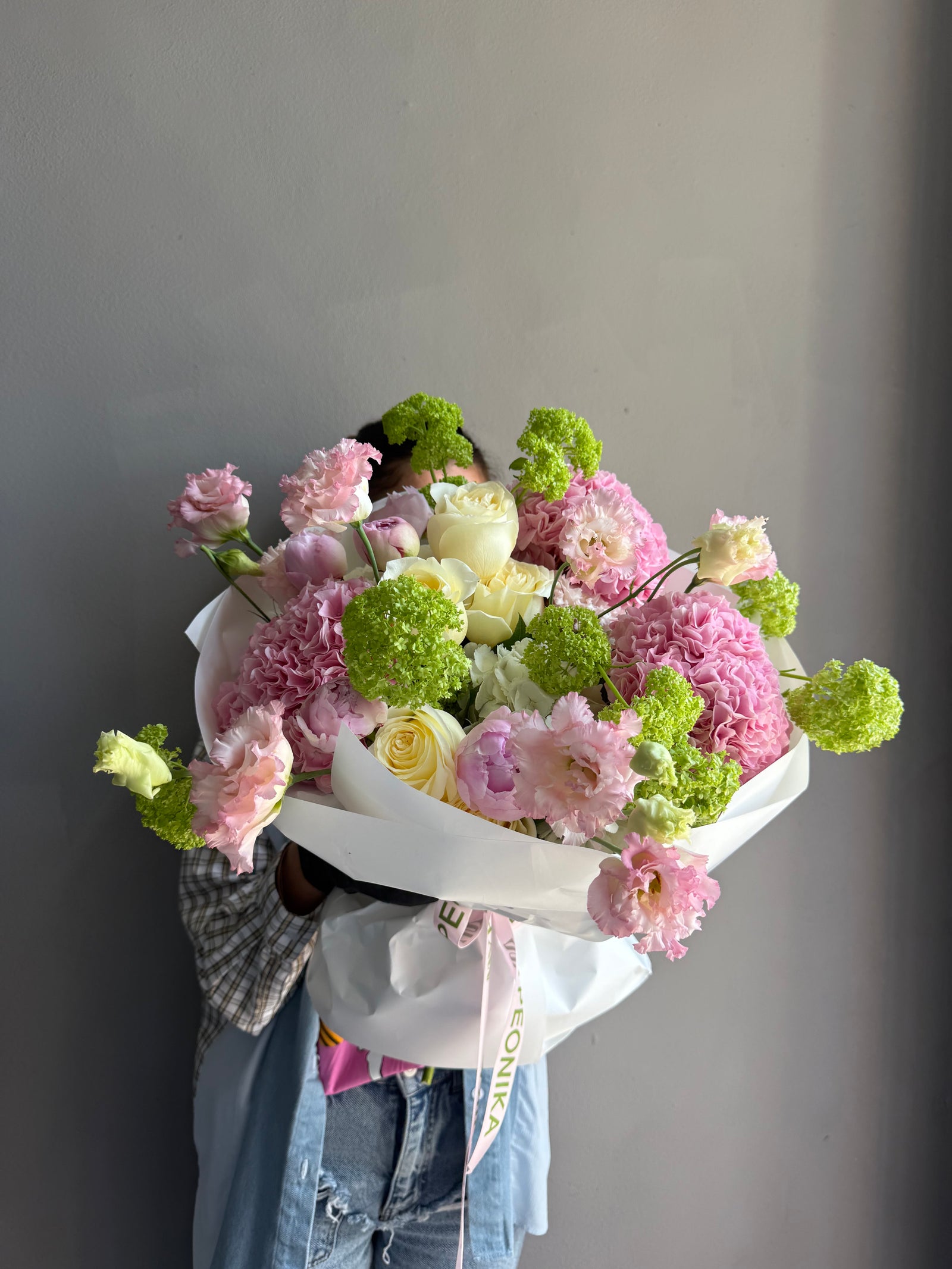 Bouquet “Always Yours” — roses, hydrangea, viburnum