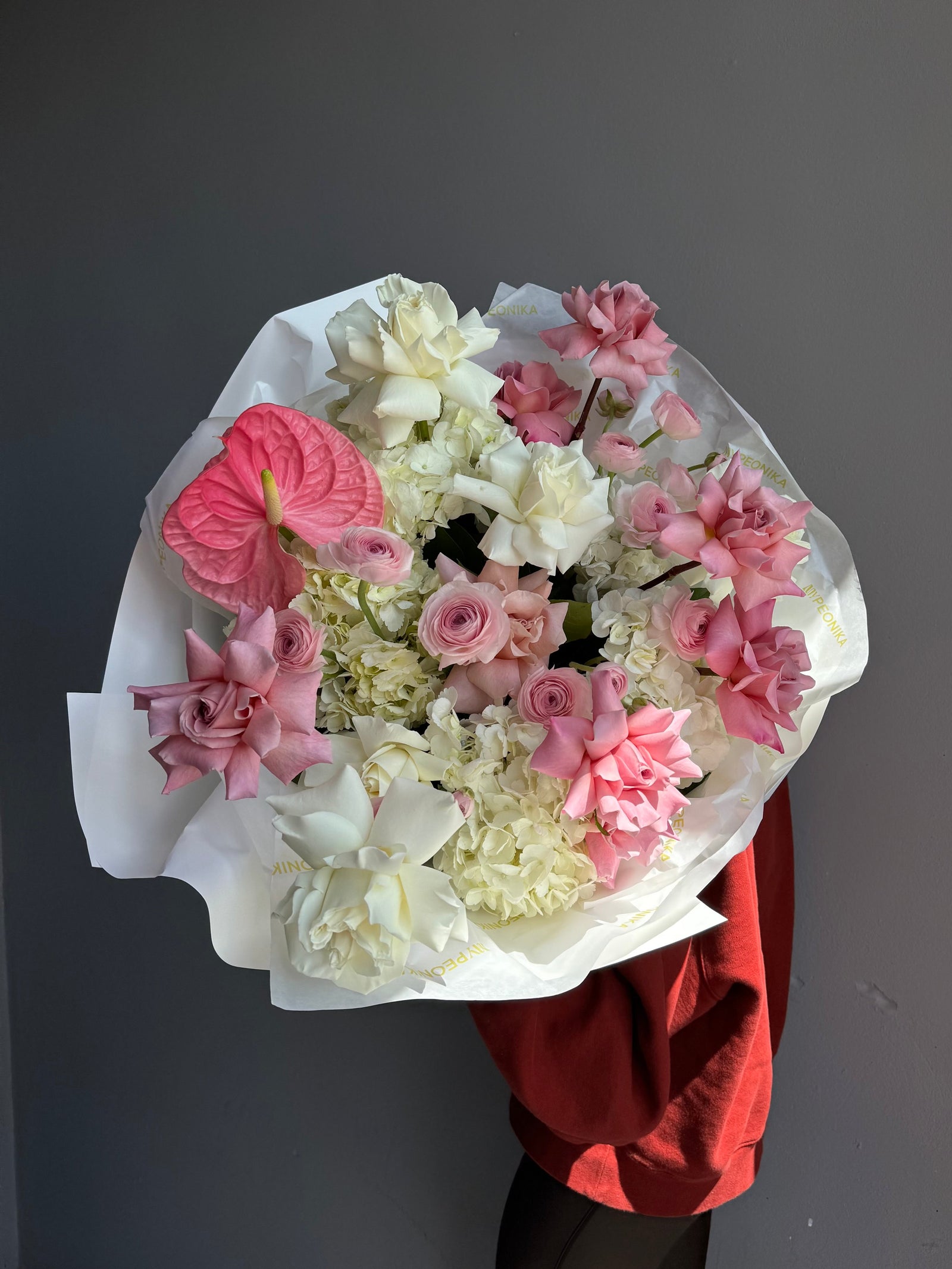 Bouquet “Vanilla Taste” — anthurium, roses, ranunculus, hydrangea