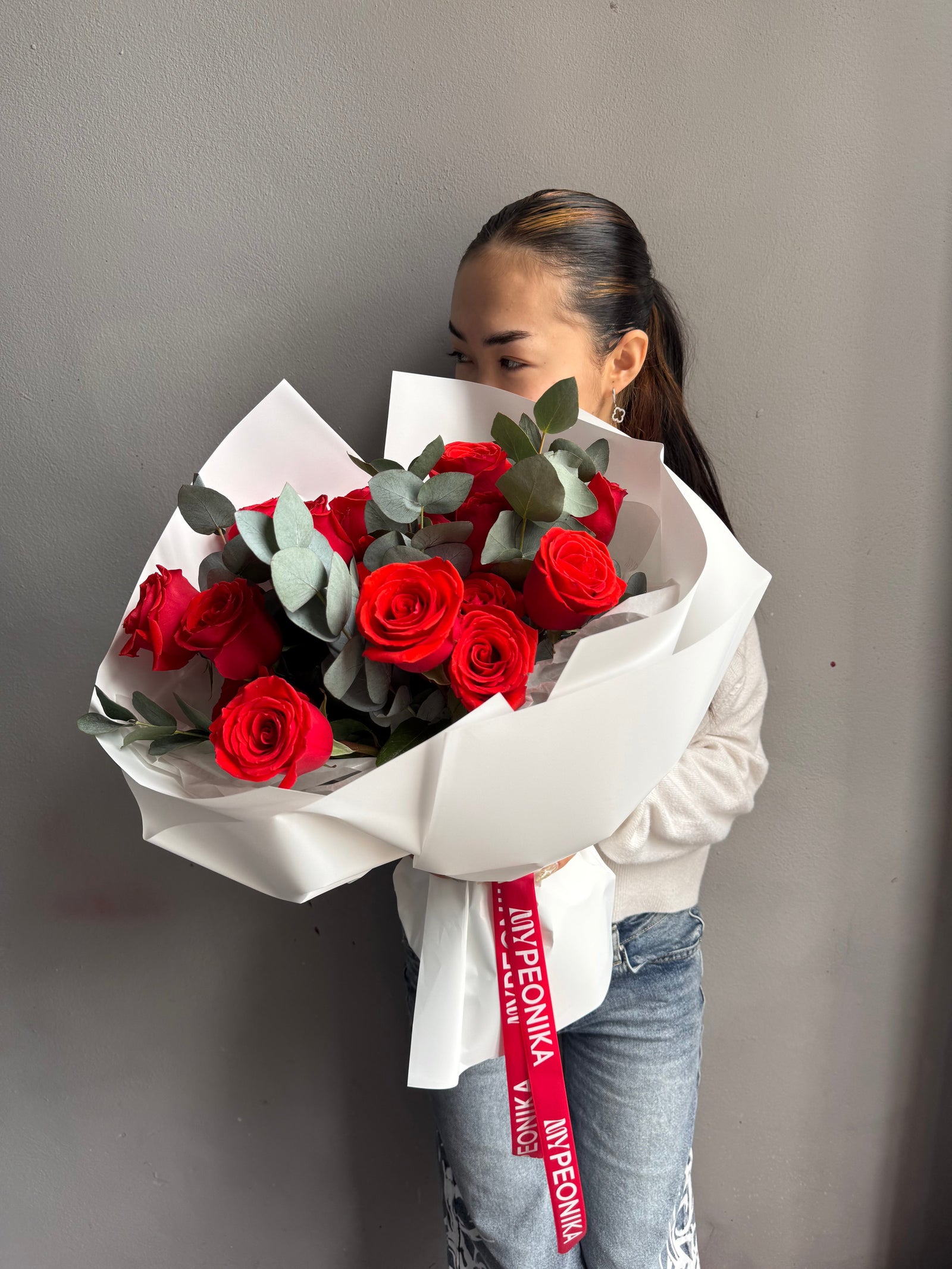 Bouquet “Red Nina” — roses, eucalyptus