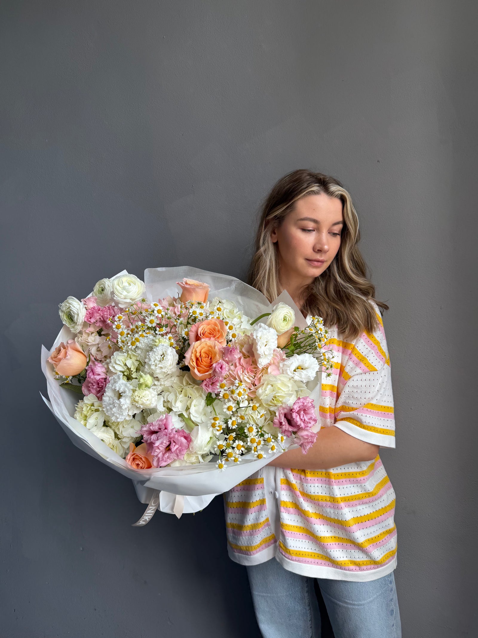 Bouquet "Petal Provocateur" - lisianthus, chamomile, hydrangeas, roses