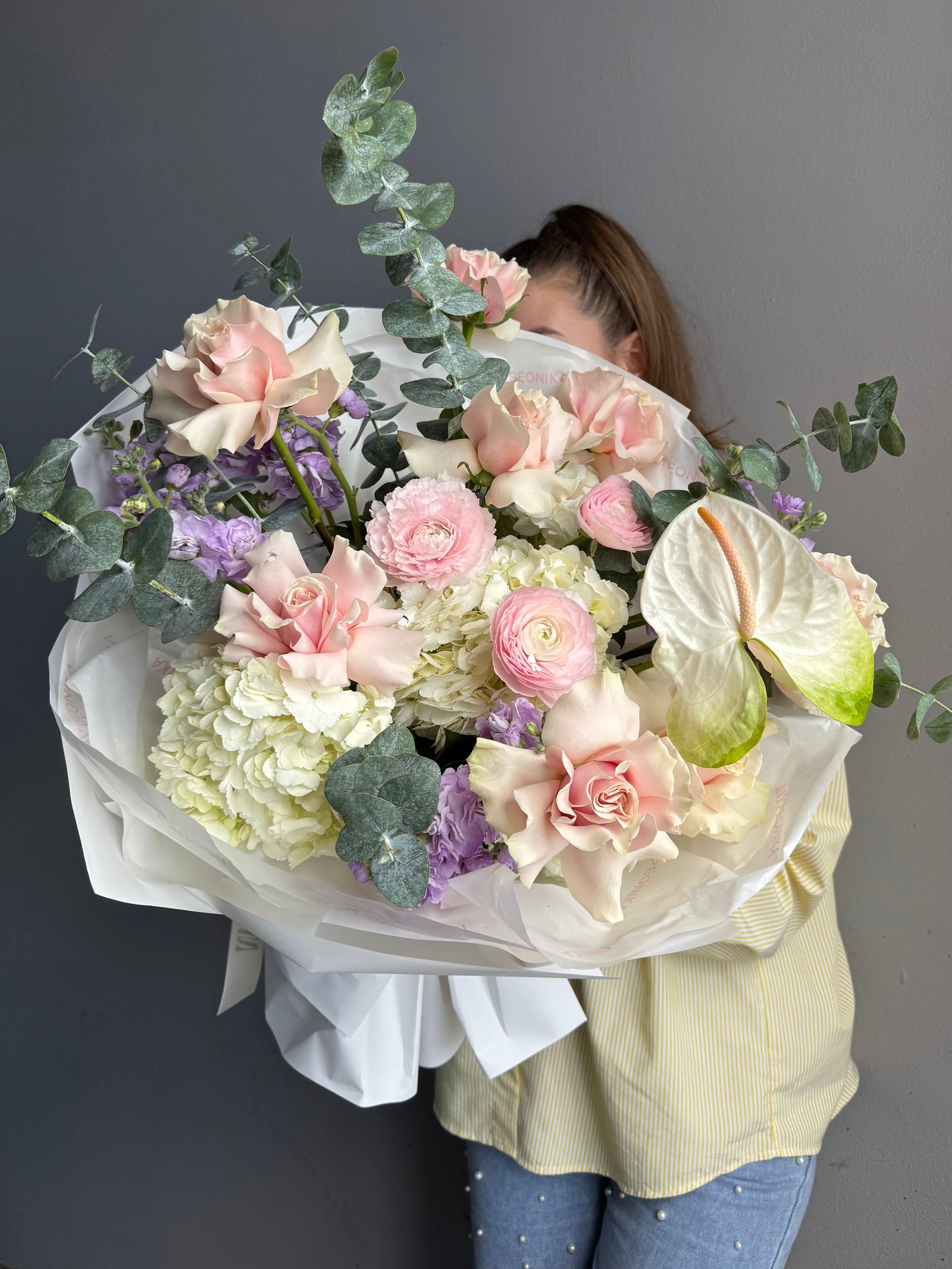 Bouquet “Lost Letters” — hydrangea, ranunculus, roses, eucalyptus