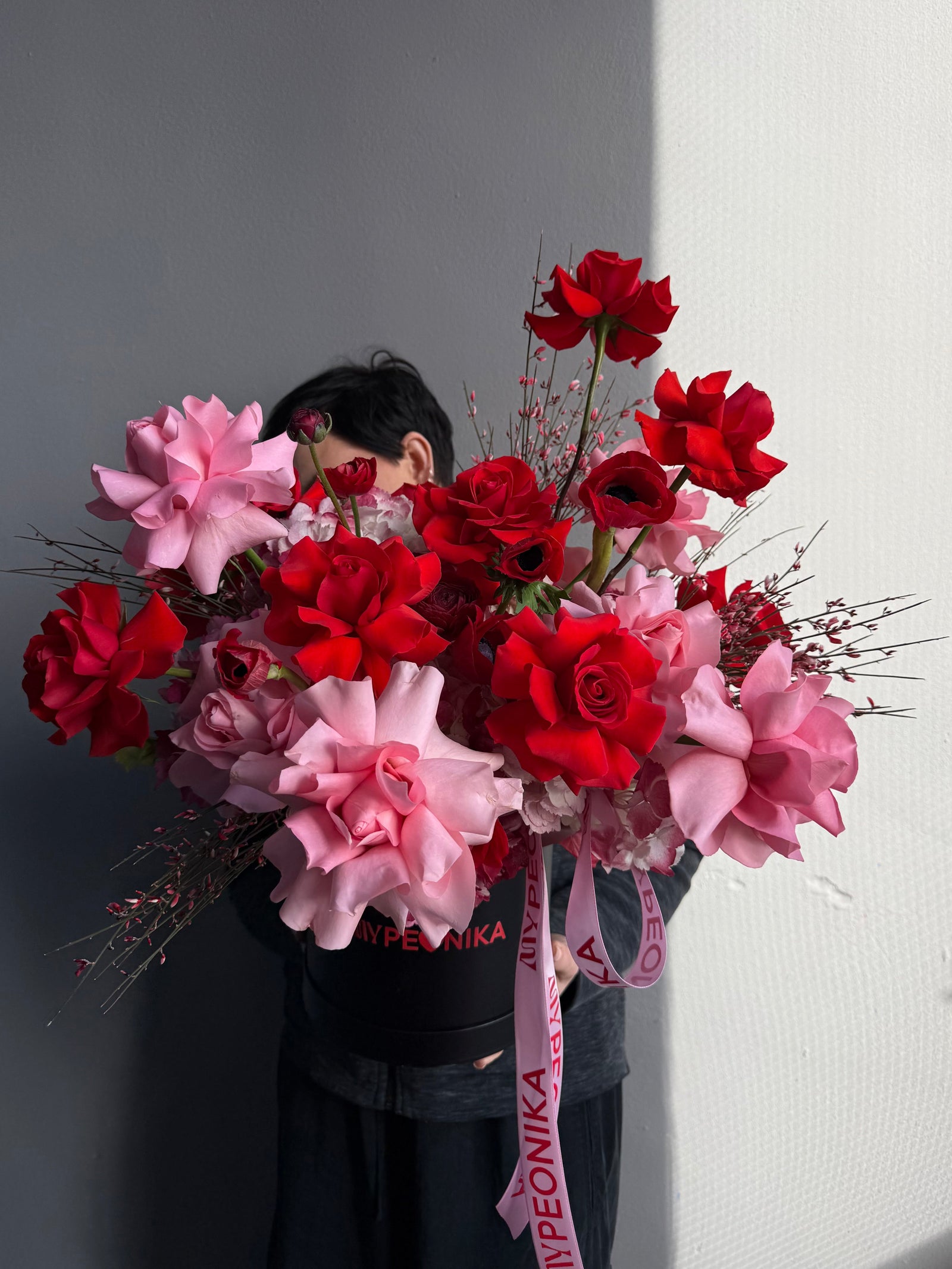 Valentine’s Box “Flirt &amp; Fire” — French roses, anemones, genista