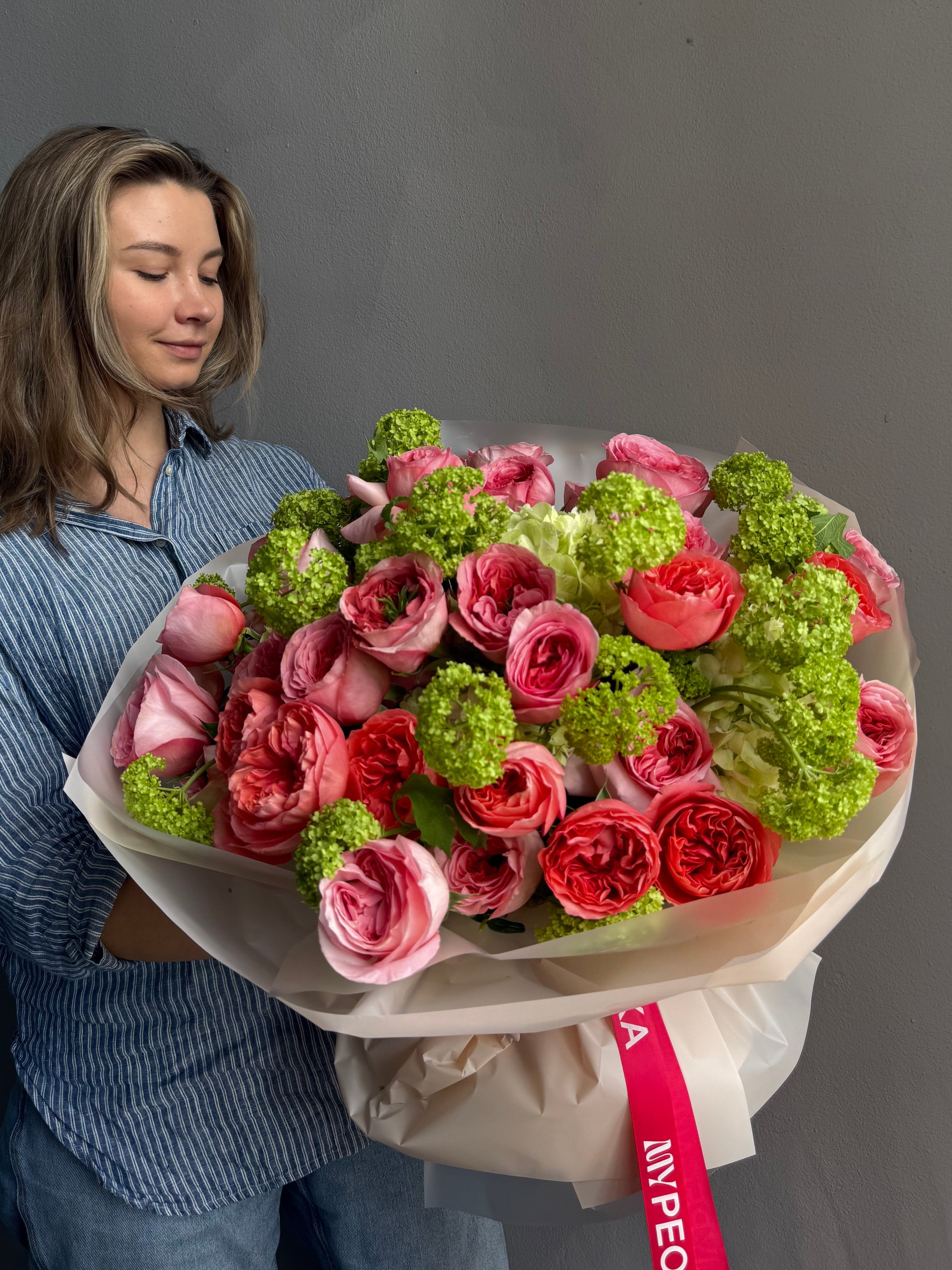 Flower Box “Miss Verona” - french roses, ranunculuses My Peonika