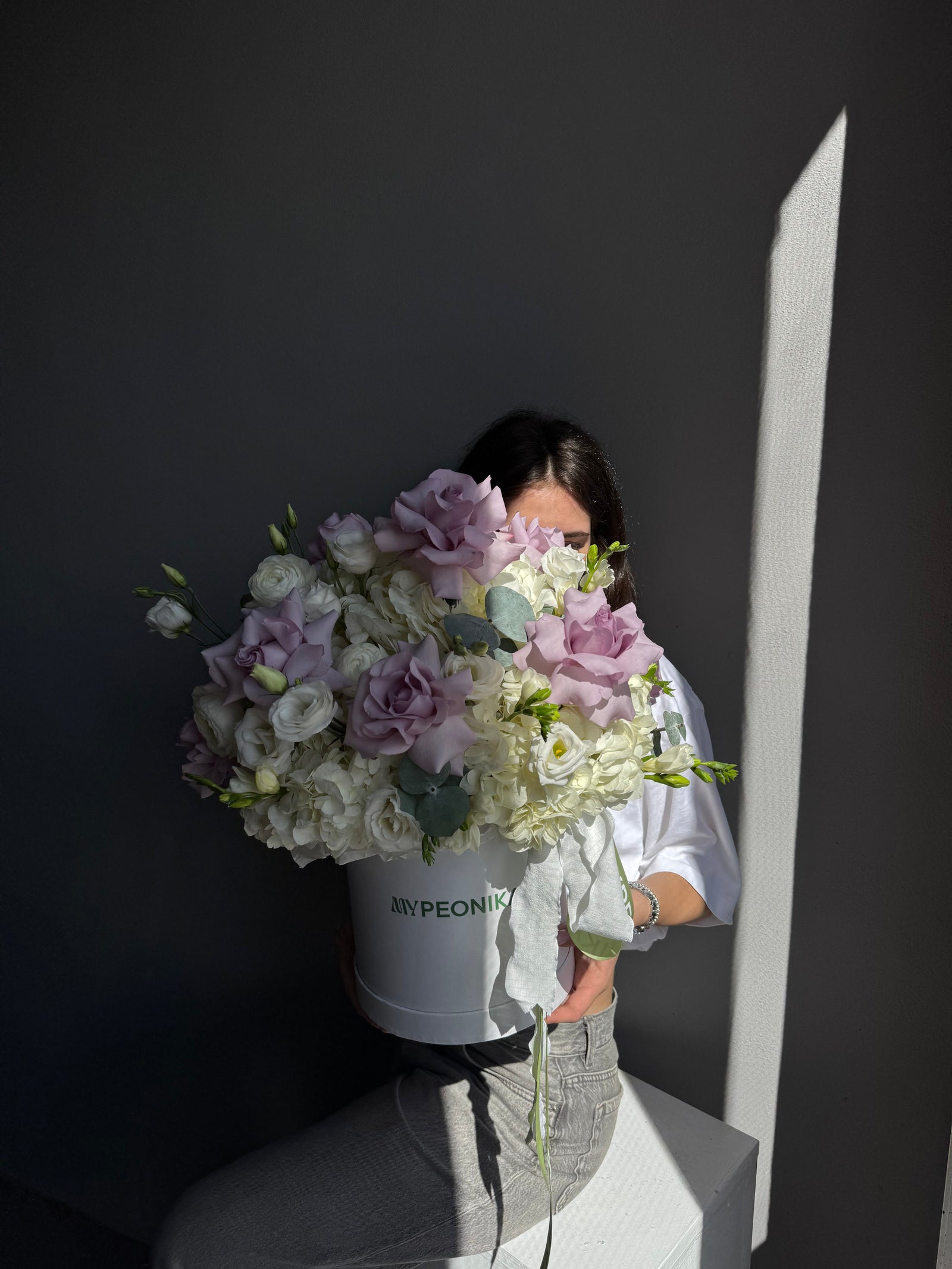 Flower Box “Lucid Dream” — hydrangea, eustoma, rose