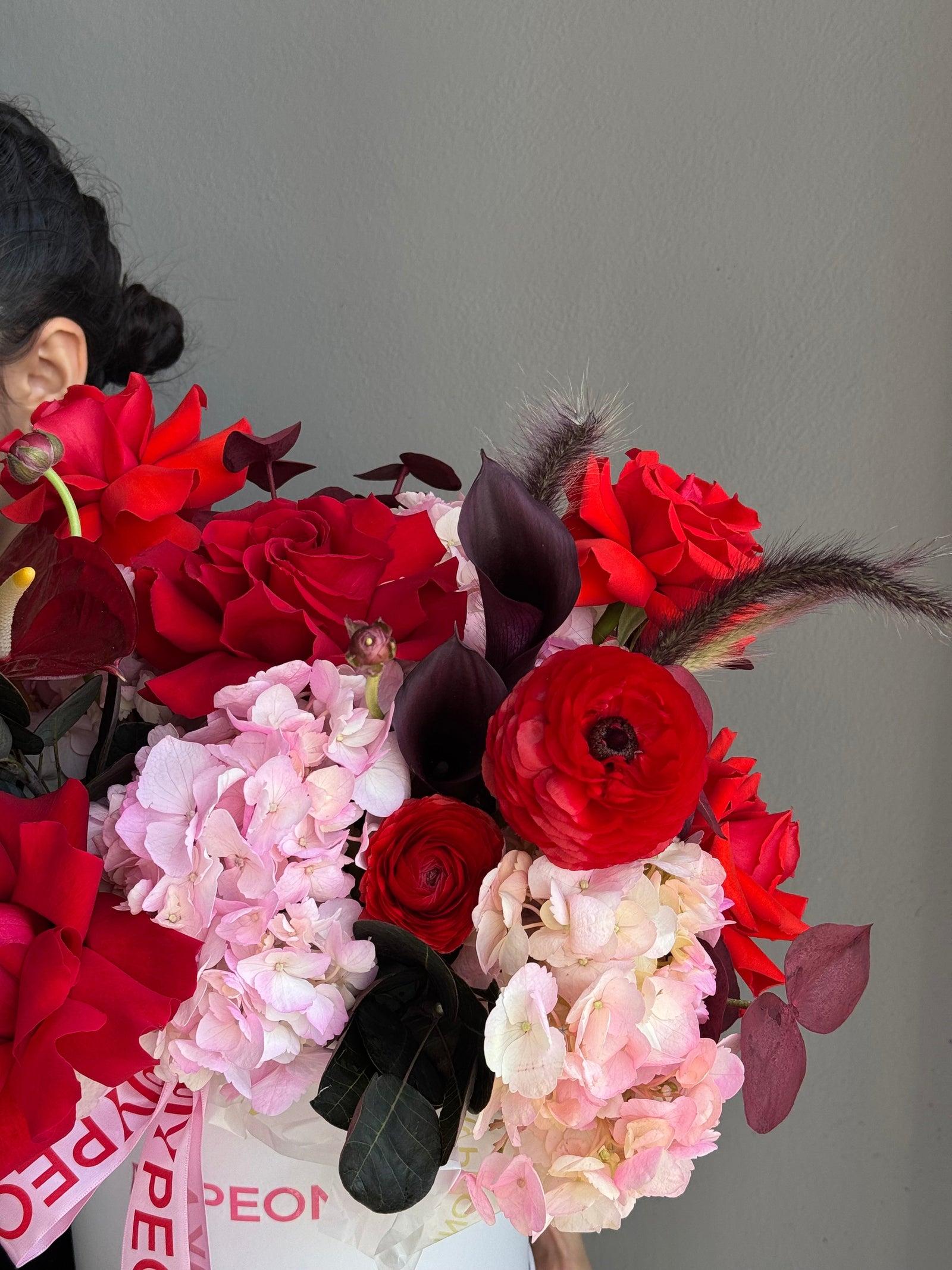 Flower Box “Aftertaste” — roses, ranunculus, hydrangea, calla lilies