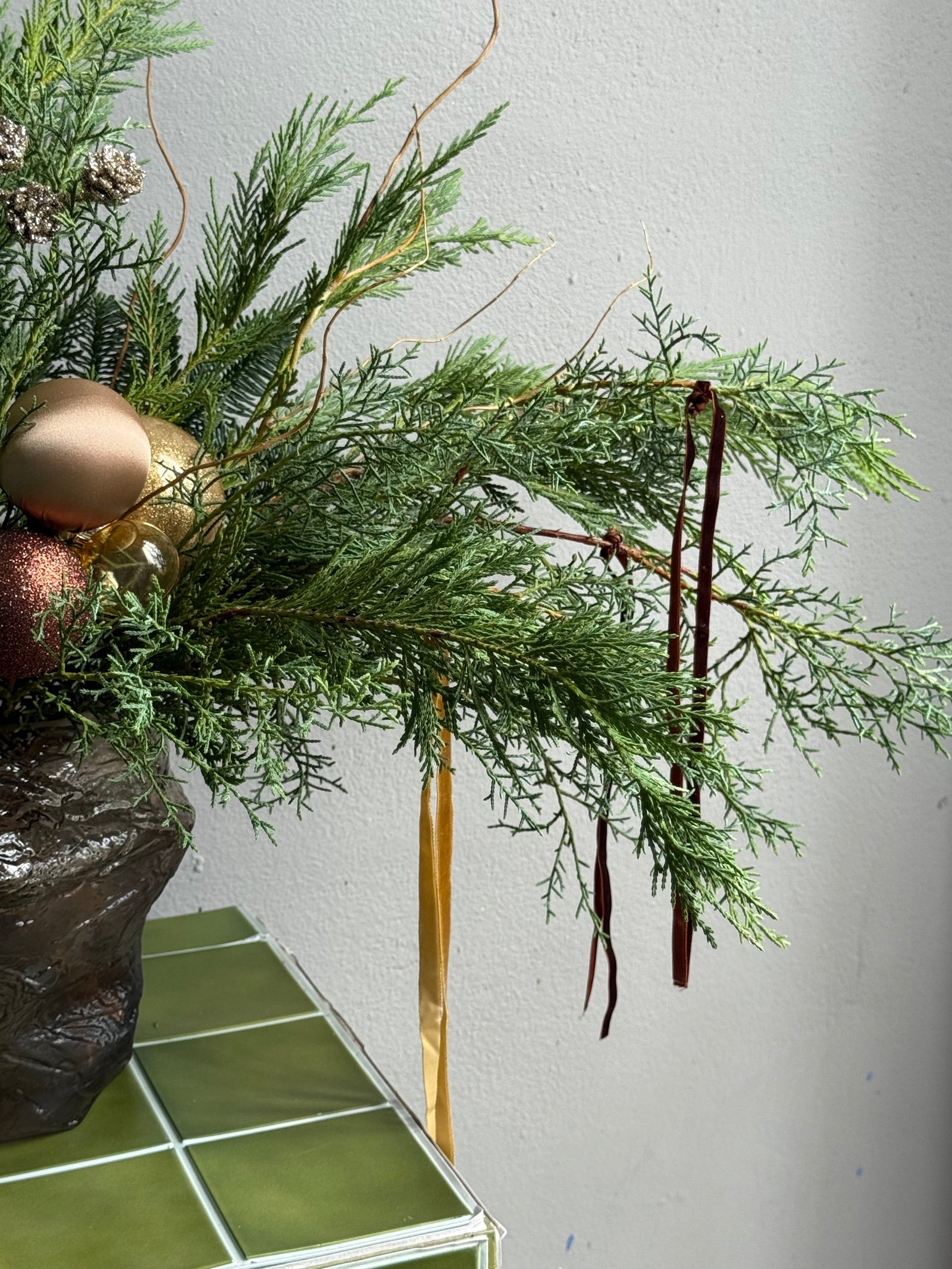 Christmas Arrangement in a Vase “Honey Baby”