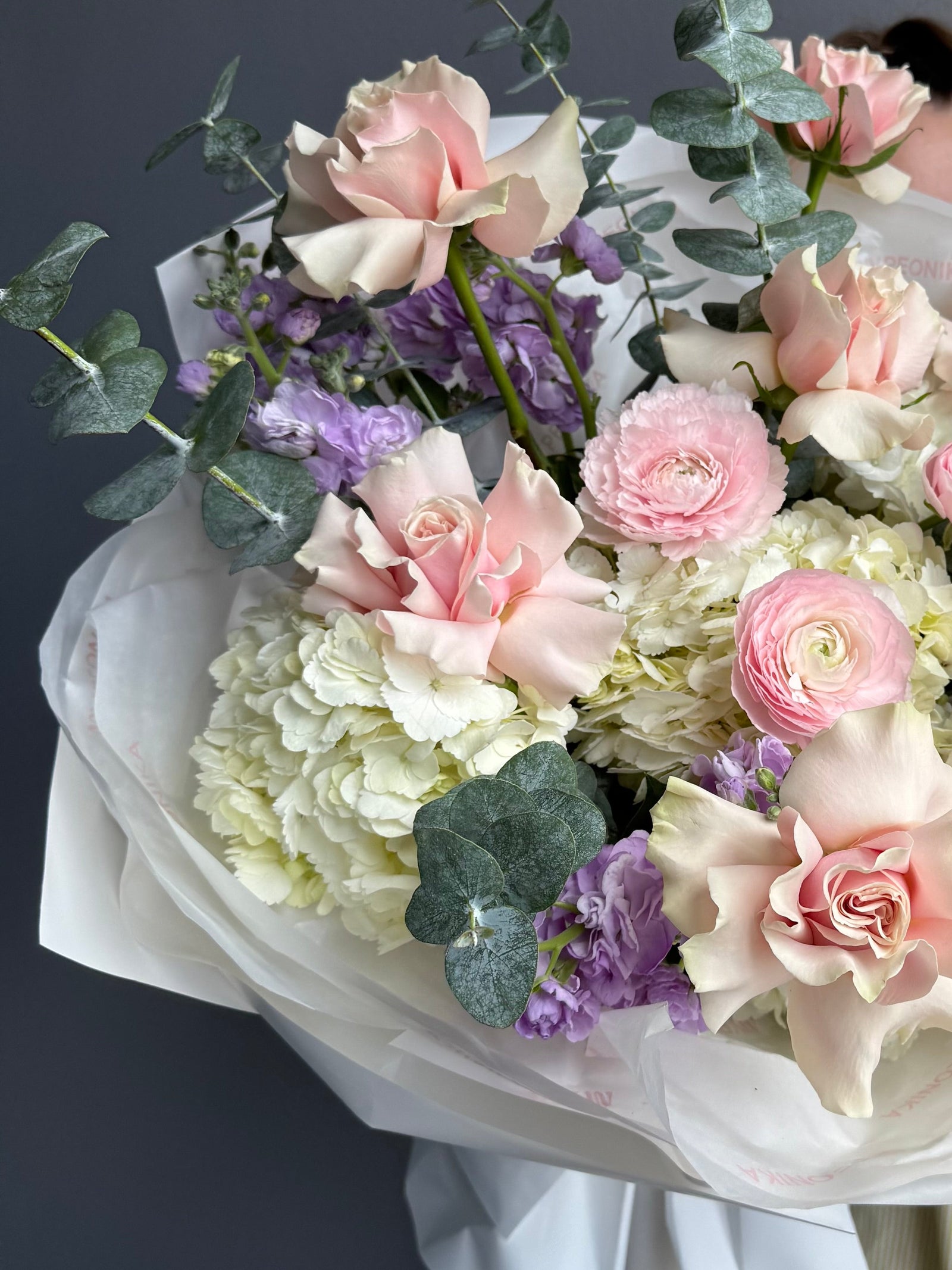 Bouquet “Lost Letters” — hydrangea, ranunculus, roses, eucalyptus