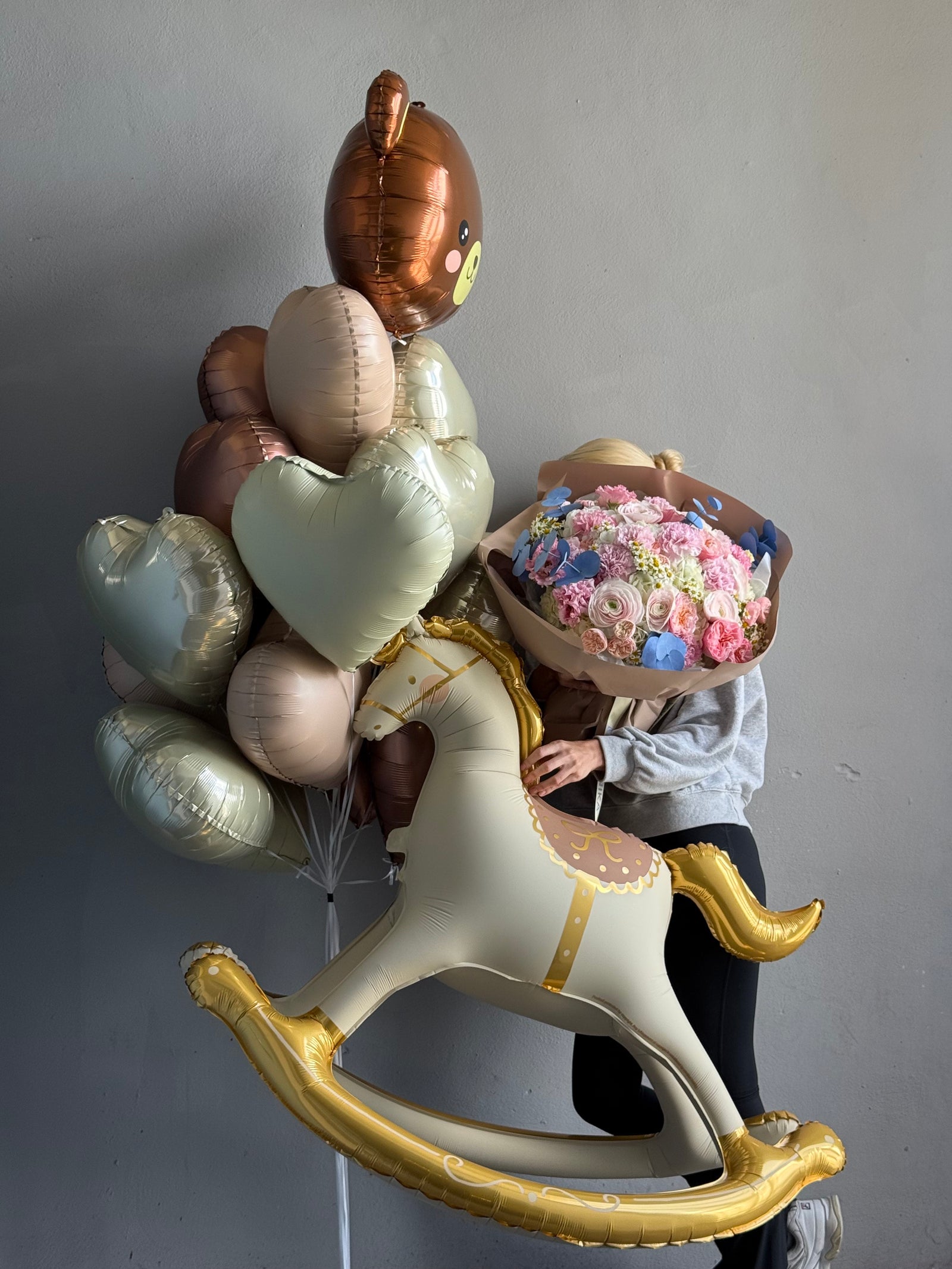 Set “Welcome New Baby” — bouquet and balloons
