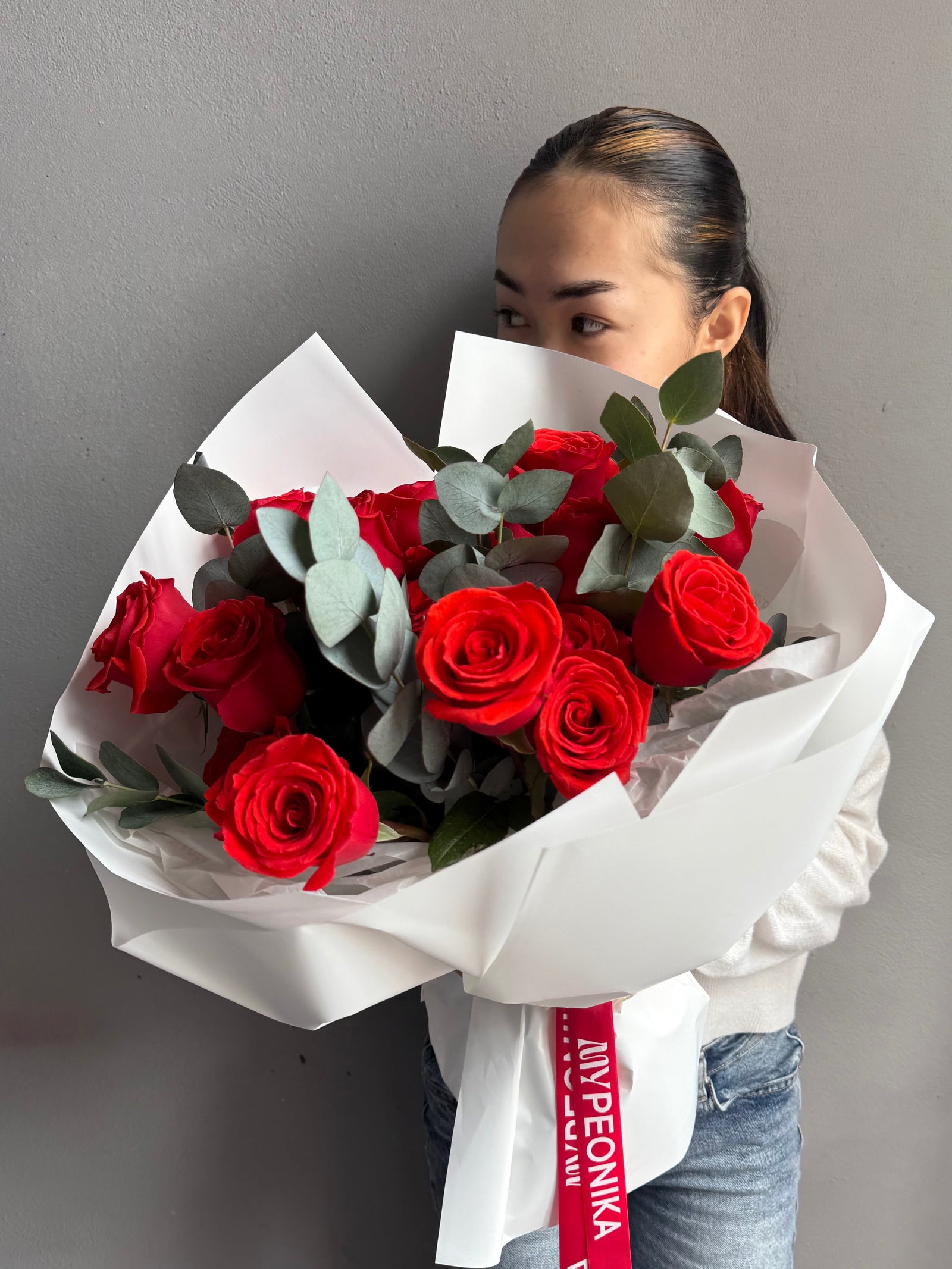 Bouquet “Red Nina” — roses, eucalyptus