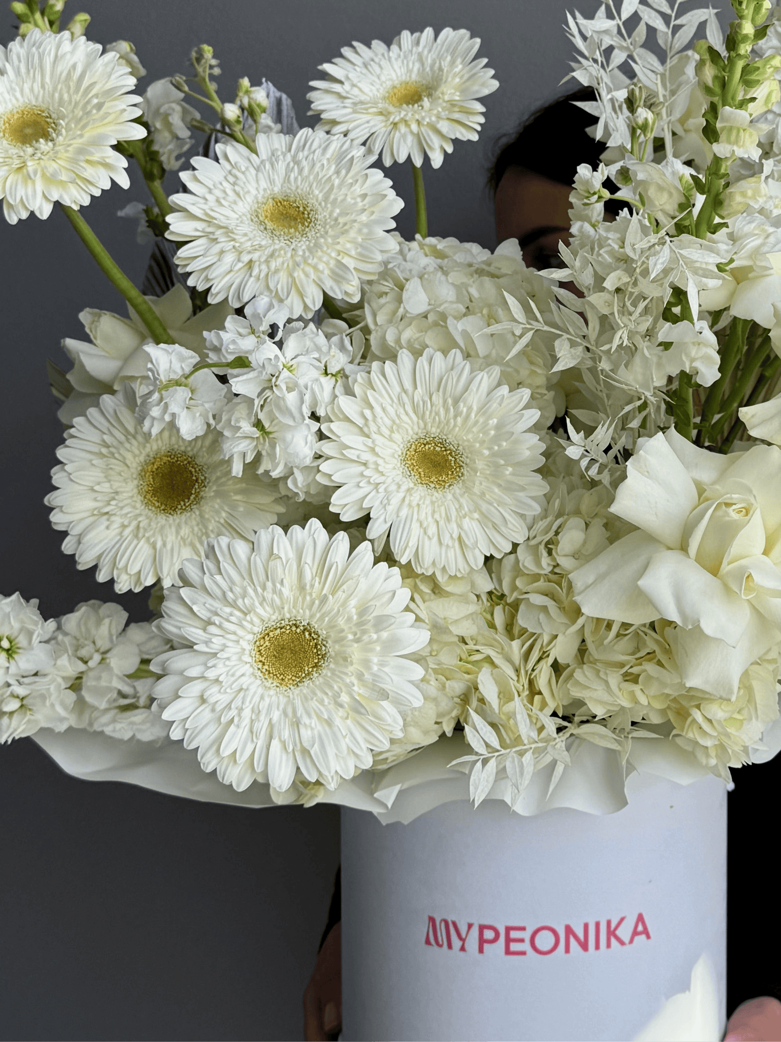 Flower box "Dreamy mix" - roses, delphiniums