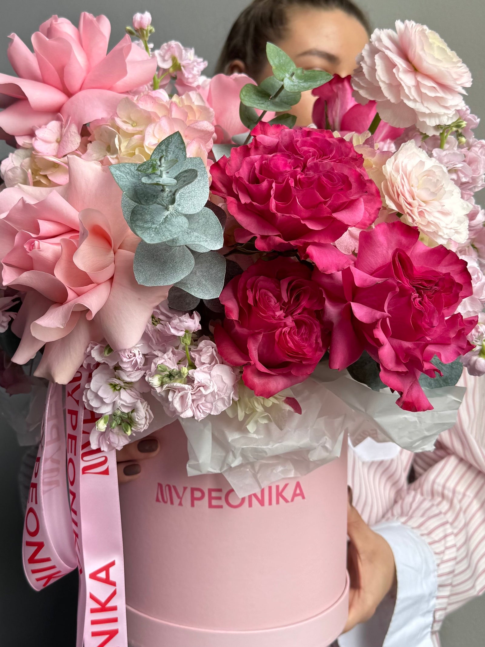 Flower Box “Tender Habit” — stock, roses, eucalyptus