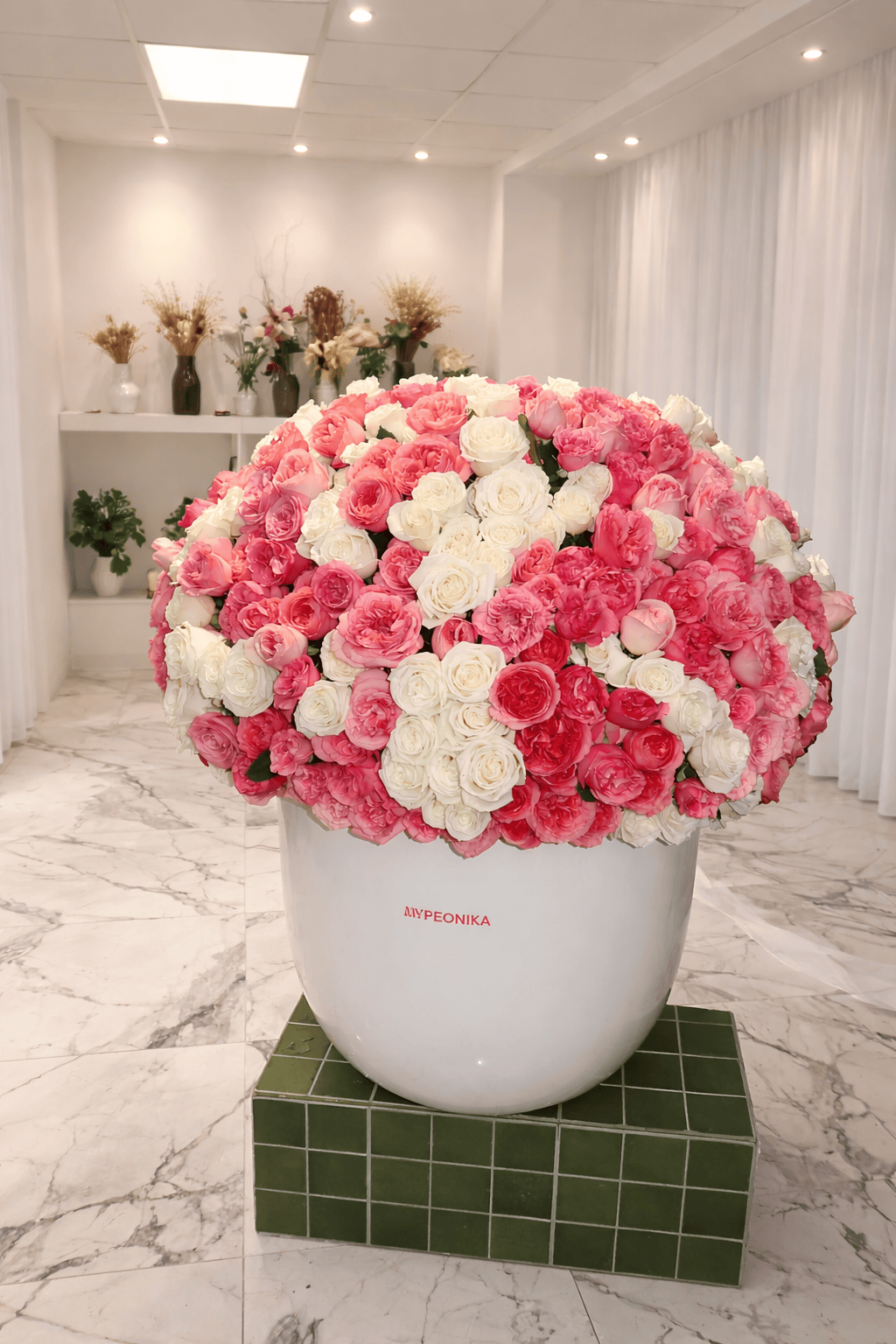 WOW-ARRANGEMENT “500 pink and white roses” in a white vase